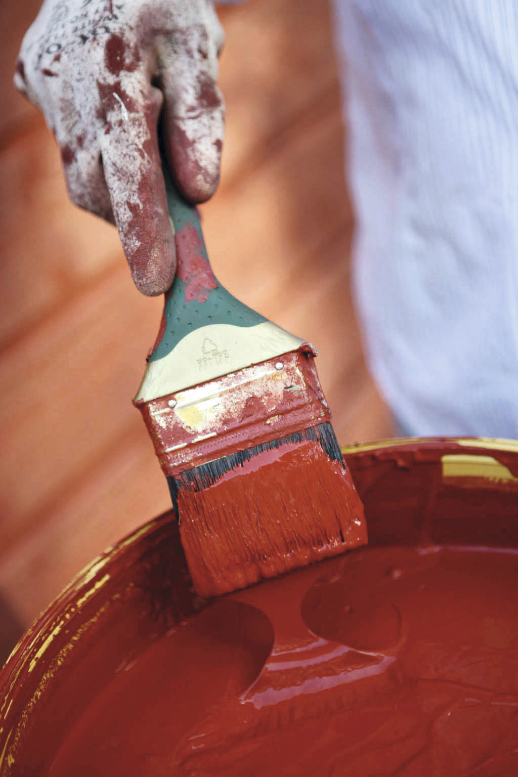 Du gjør deg selv ingen tjenester ved å spare på malingen når du skal male huset utvendig.