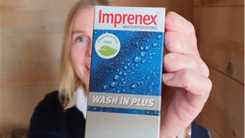 Har du et plagg som tidligere er impregnert og som nå suger vann? Det finnes en enkel løsning for deg som vil re-impregnere klær. Det heter Imprenex wash in plus og brukes rett i vaskemaskinen. 