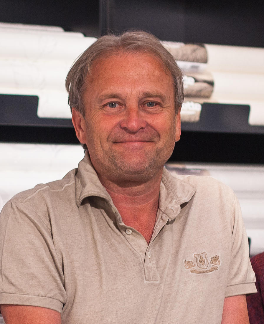 Christian Kolderup er daglig leder hos Storeys AS. Han skal bruke sommeren til å pusse opp terrassen og hagemøblene sine. 