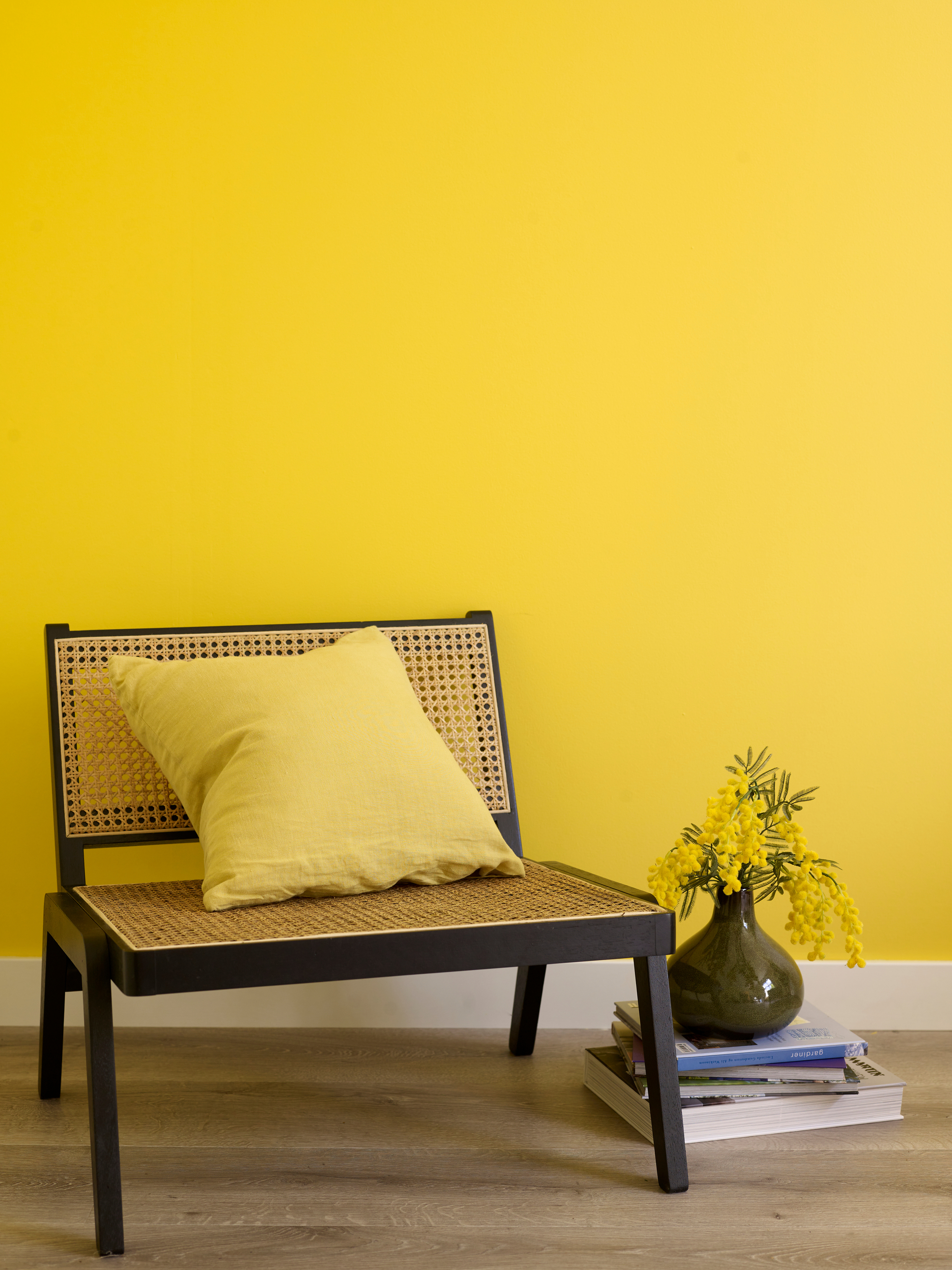 gul vegg gul pute stol