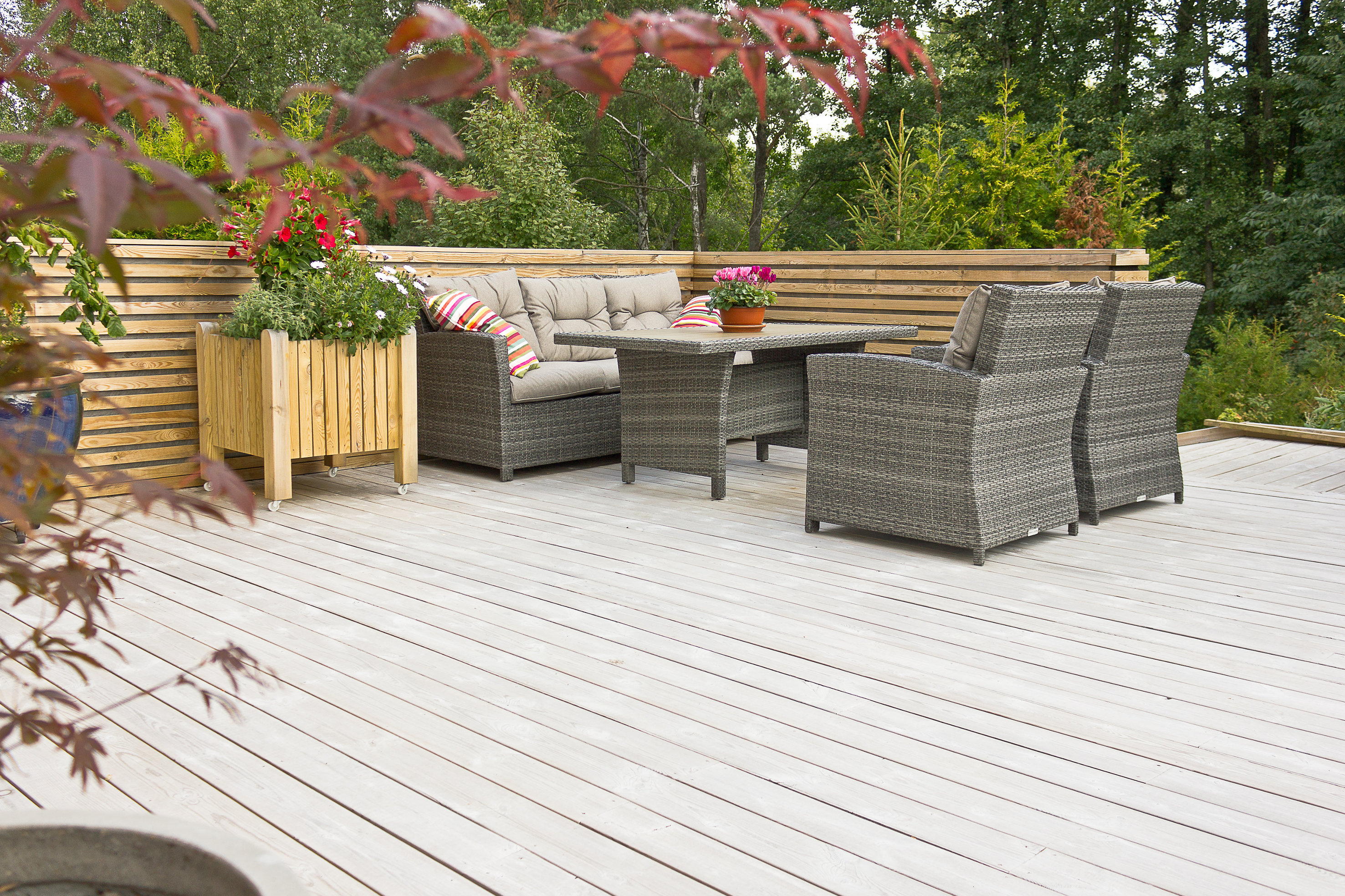 Grå terrasse som holder lenge