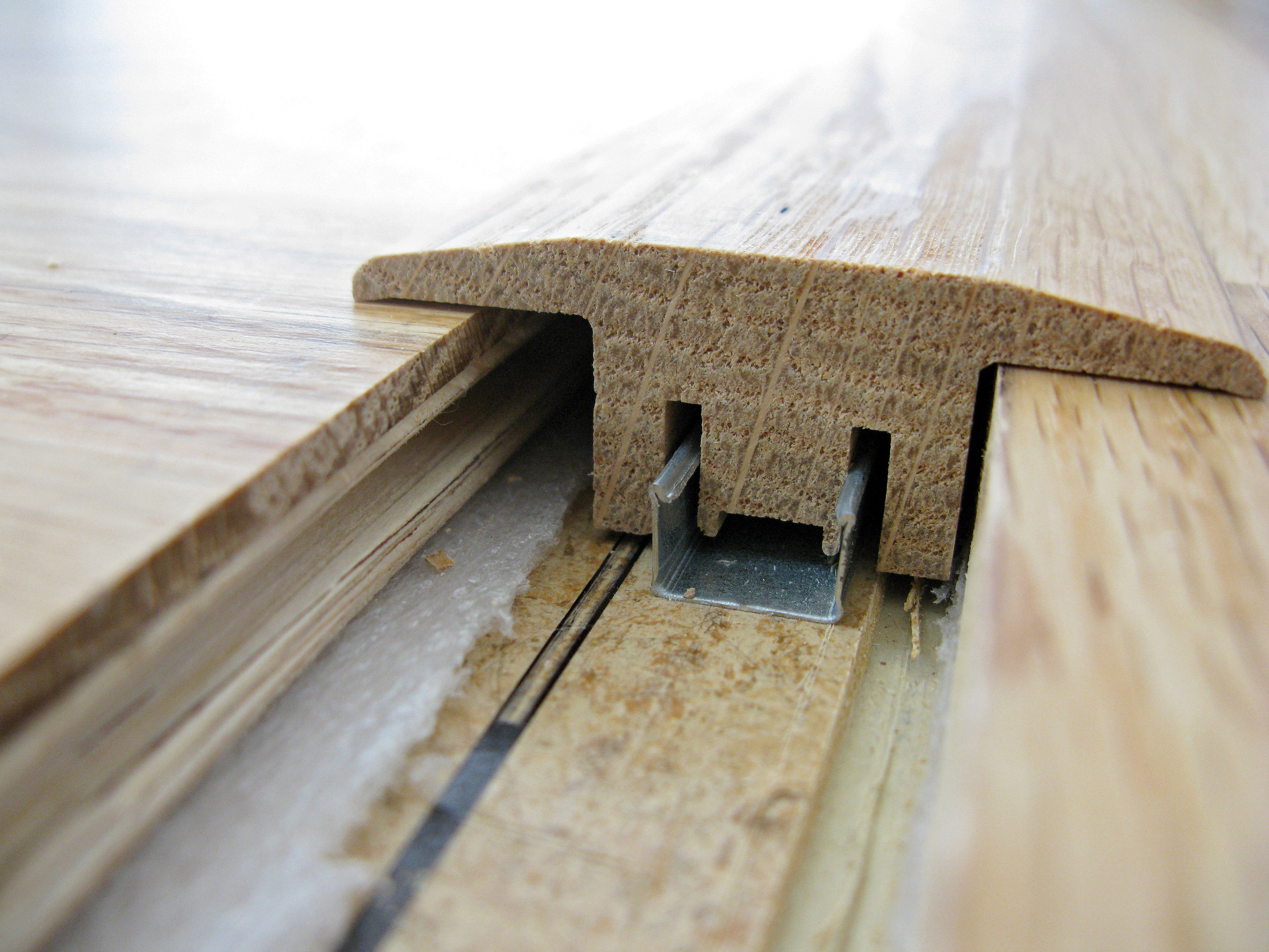 En T-list skal brukes i alle naturlige åpninger i et hus eller leilighet.