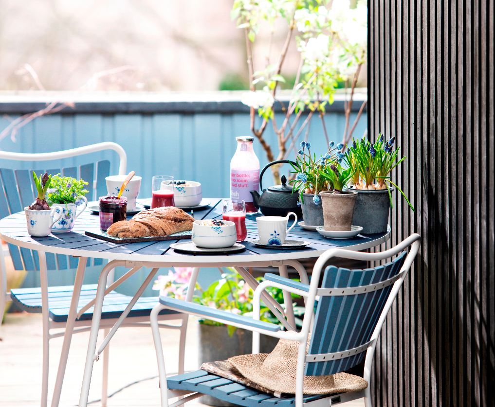 frokostbord ute mat