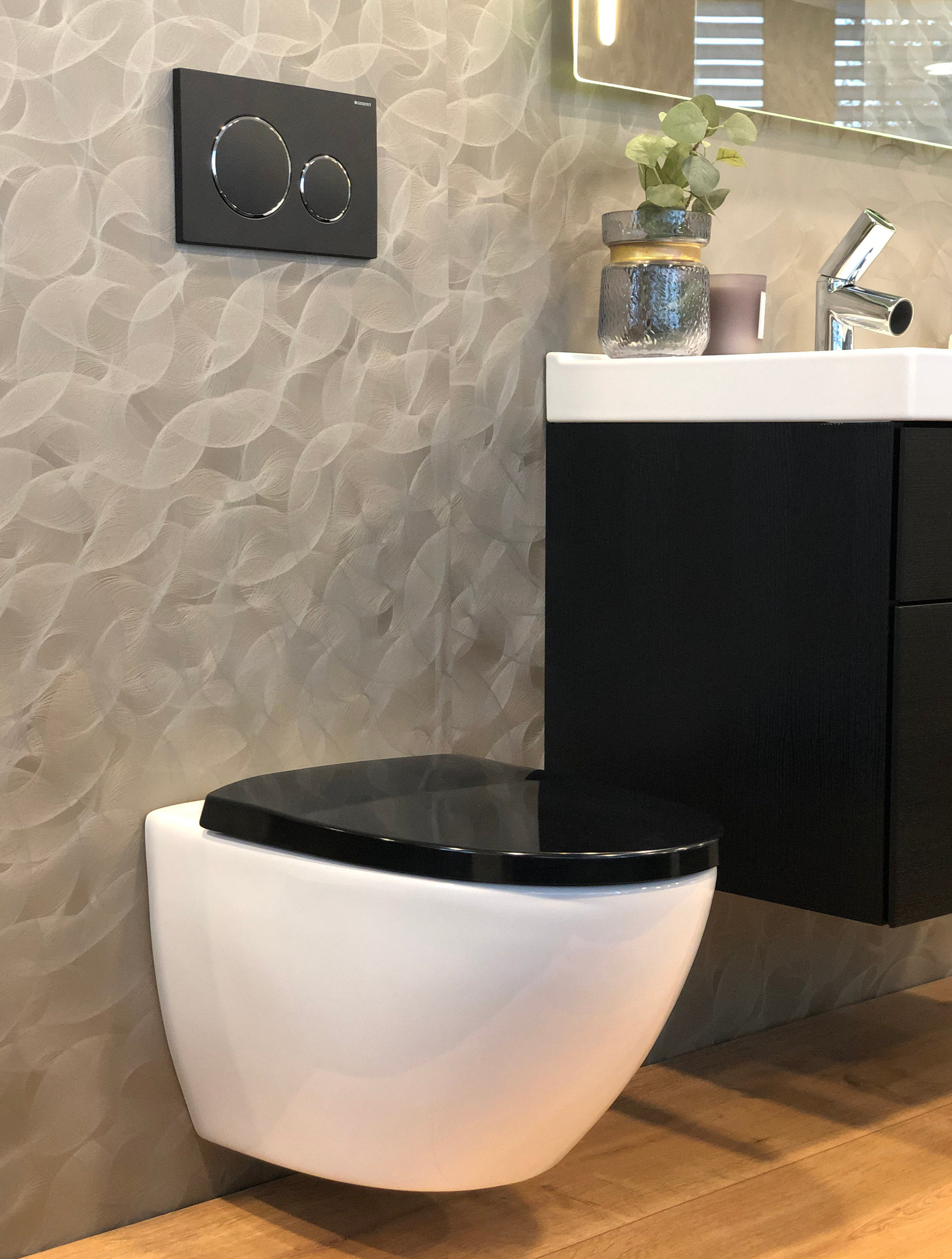 Sort matt betjeningsplate toalett