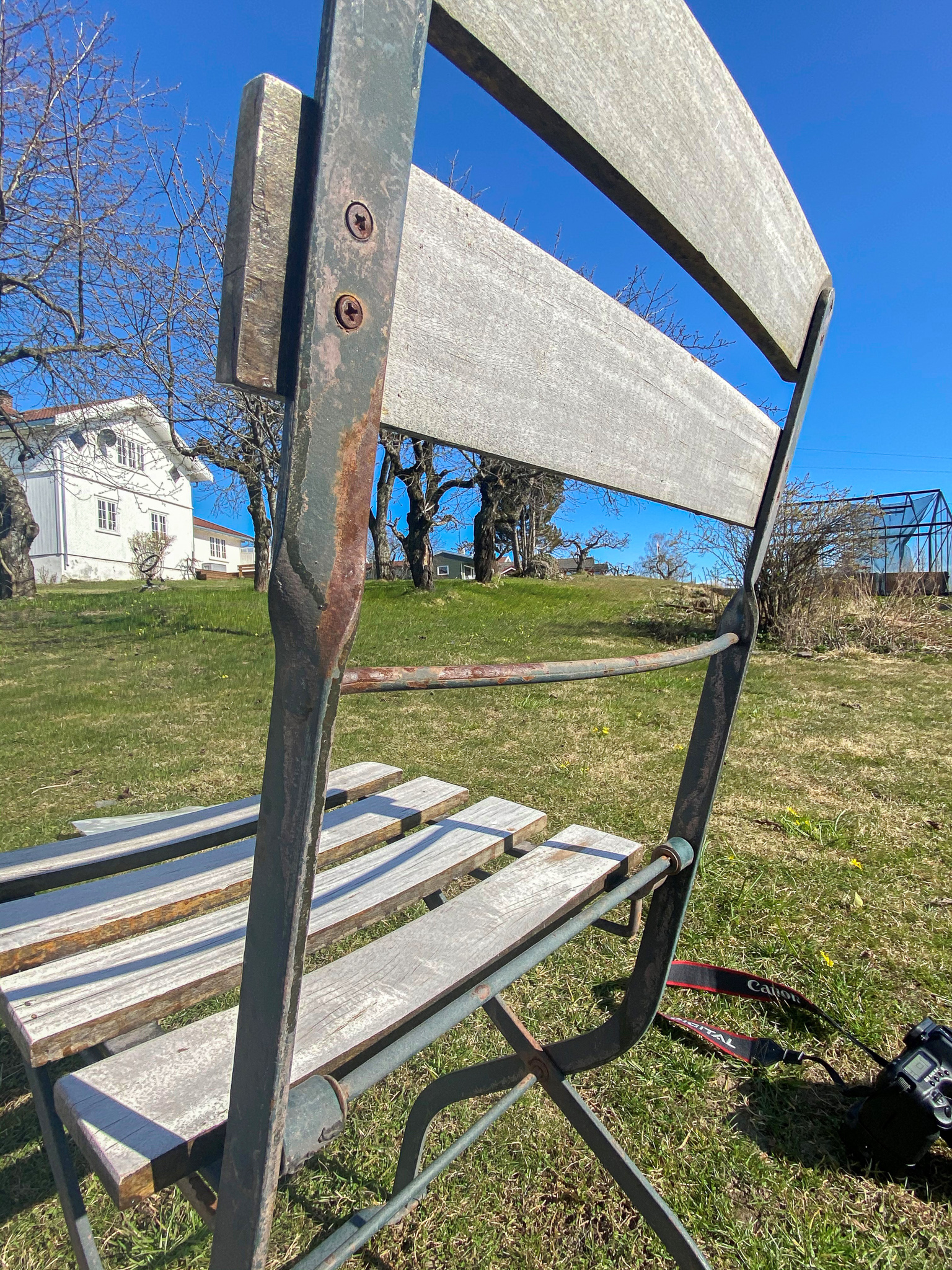 Quick Bengalack Rett på rust har rustbeskyttelse, grunning og toppstrøk i ett.