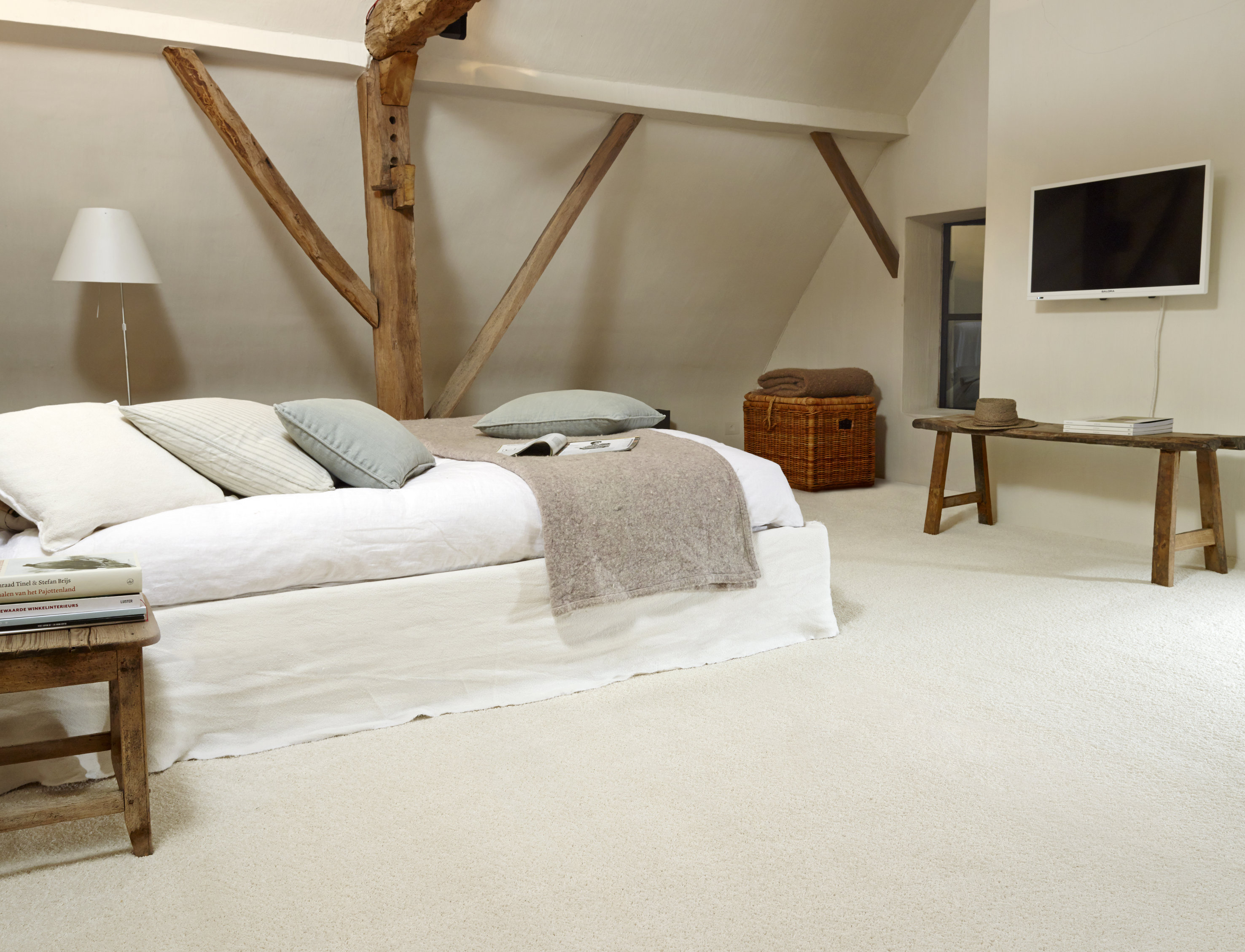 P&aring; soverommet b&oslash;r gulvet v&aelig;re behagelig &aring; sette nakne bein p&aring; om morgenen. Gode lydegenskaper er ogs&aring; viktige.