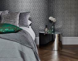 <b>MØRKT:</b> Gro Welle-Watne i Tapethuset syns soverommet er perfekt for mørke farger. (Foto: Tapethuset)