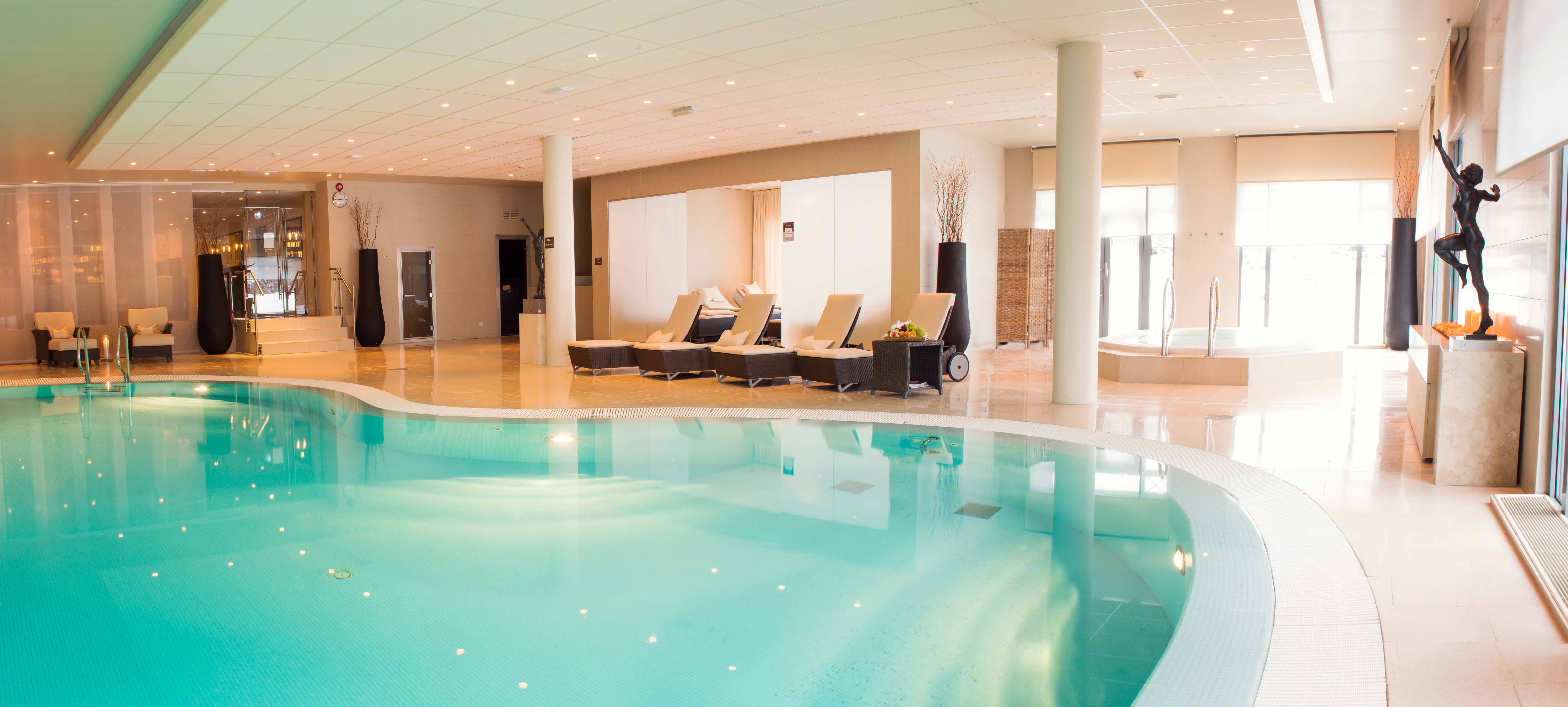 VELVÆRE I VANN: Vestlia resort byr også på velvære i vann. Et velutstyrt spaanlegg med stillesone for voksne og badeland på 750 kvadratmeter med blant annet en 80 meter lang vannsklie for barnefamilier og andre som vil ha mer action.