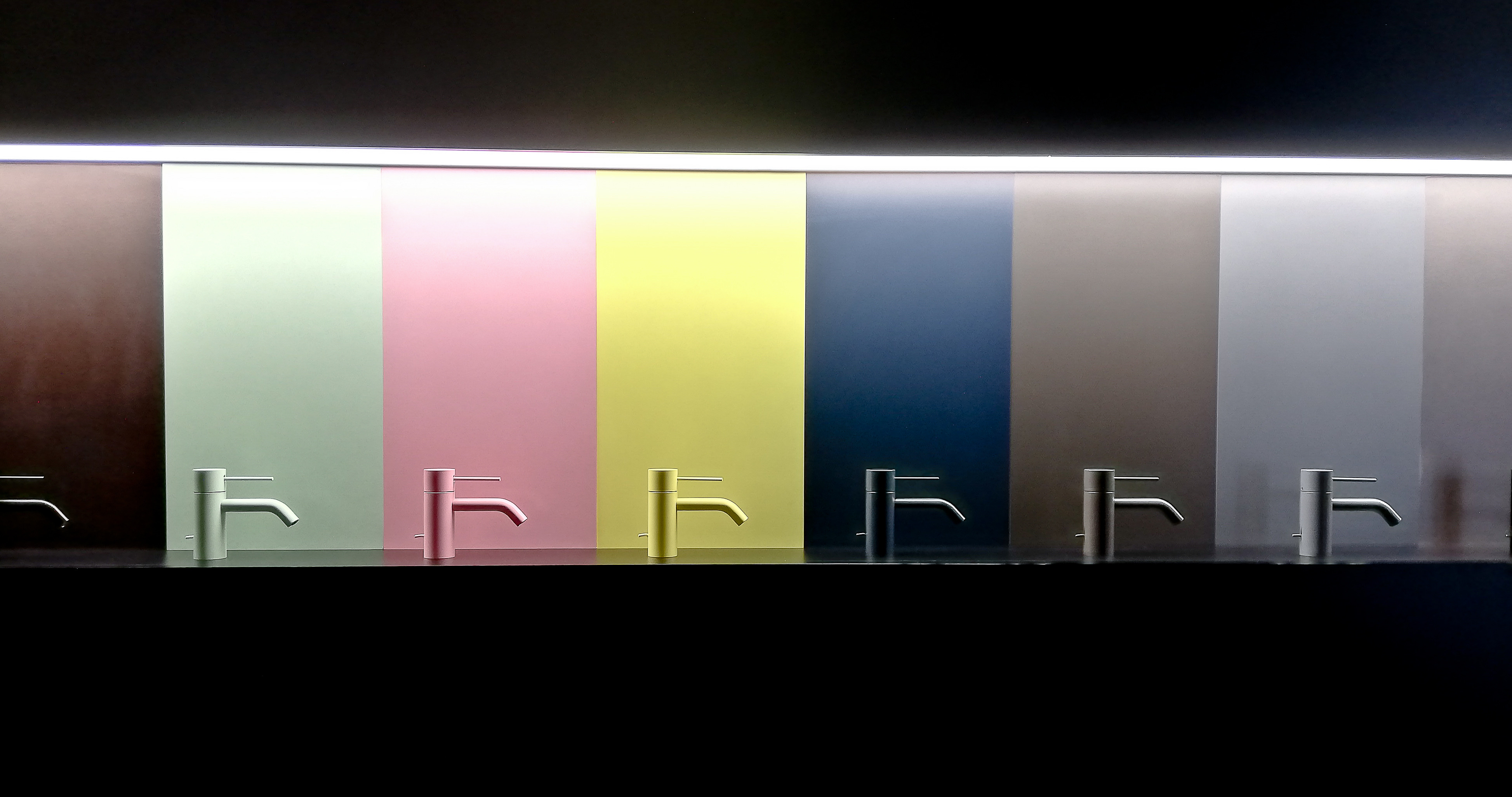 Farge på servant-kran