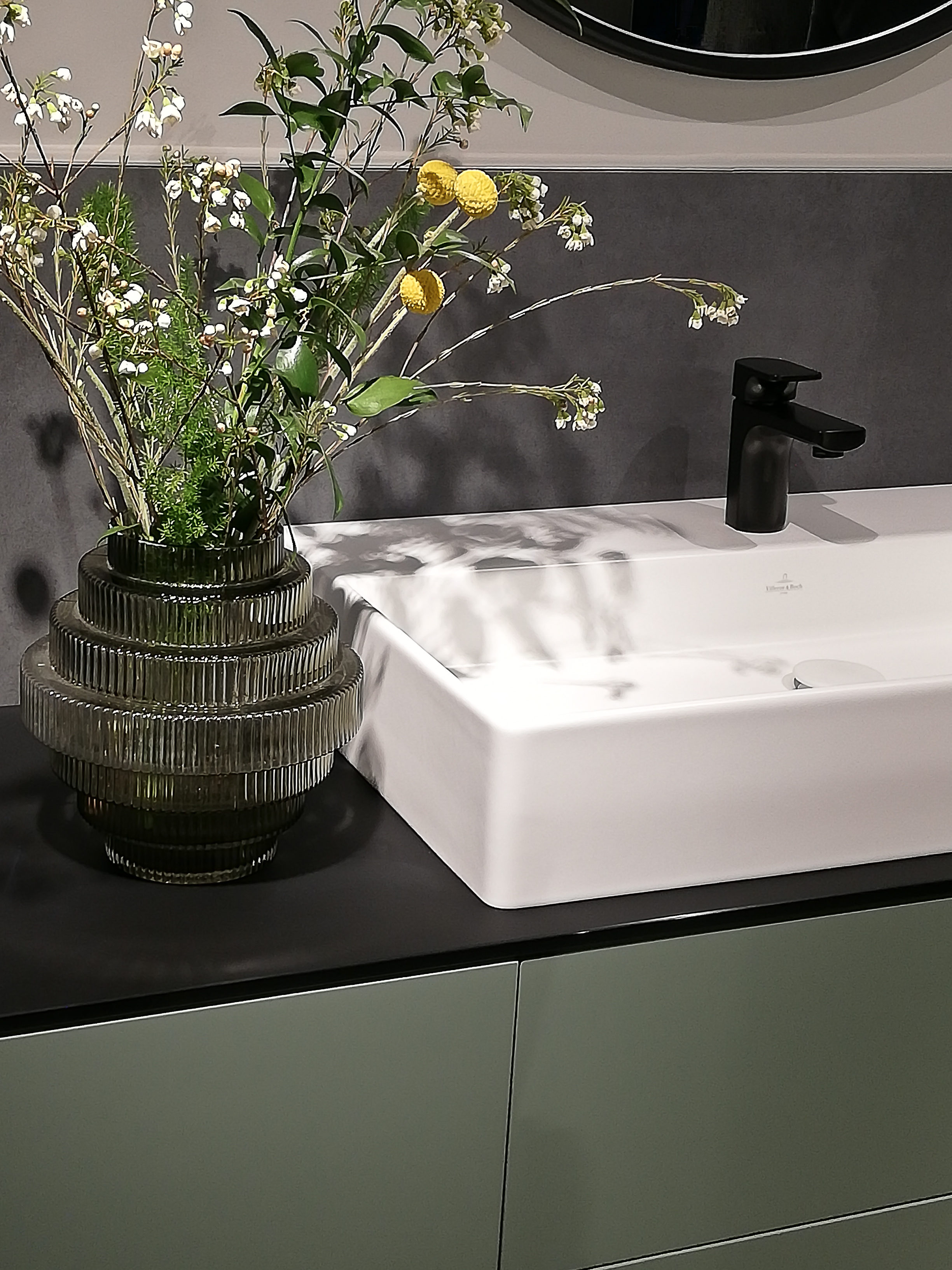 Baderomsmøbler i farger