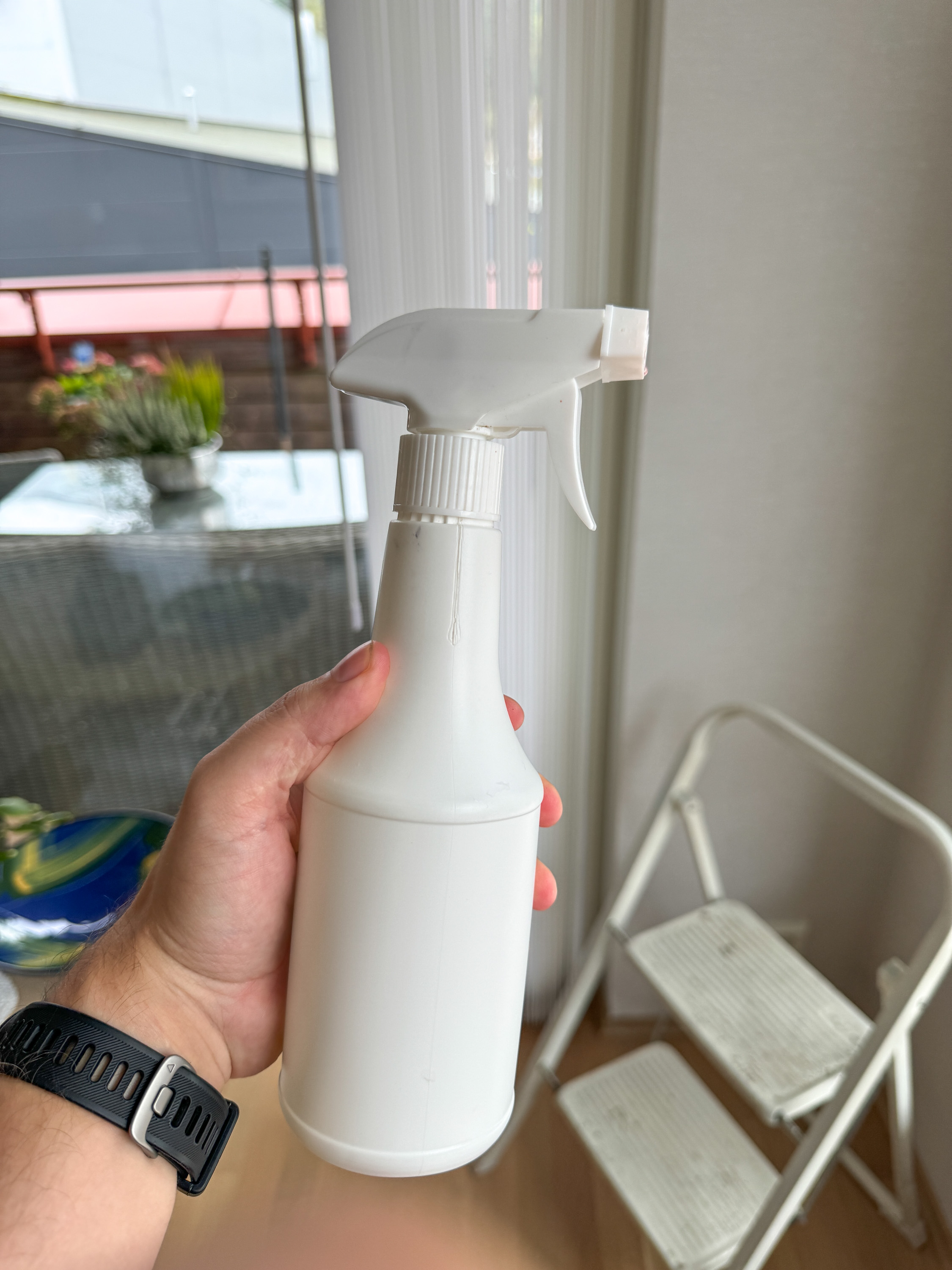 sprayflaske for å fukte vindu