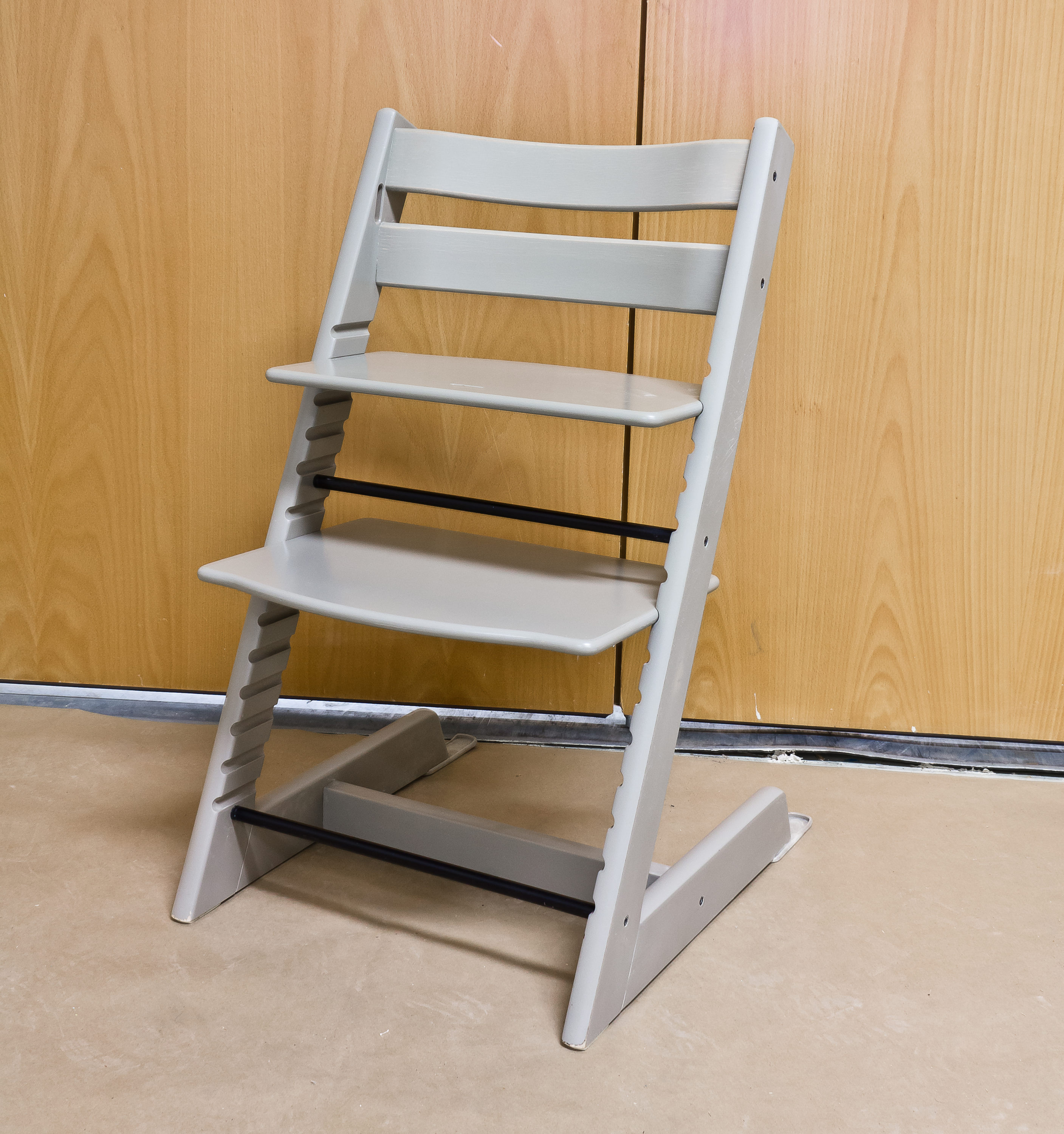 FØR: Stolen måtte rengjøres grundig.