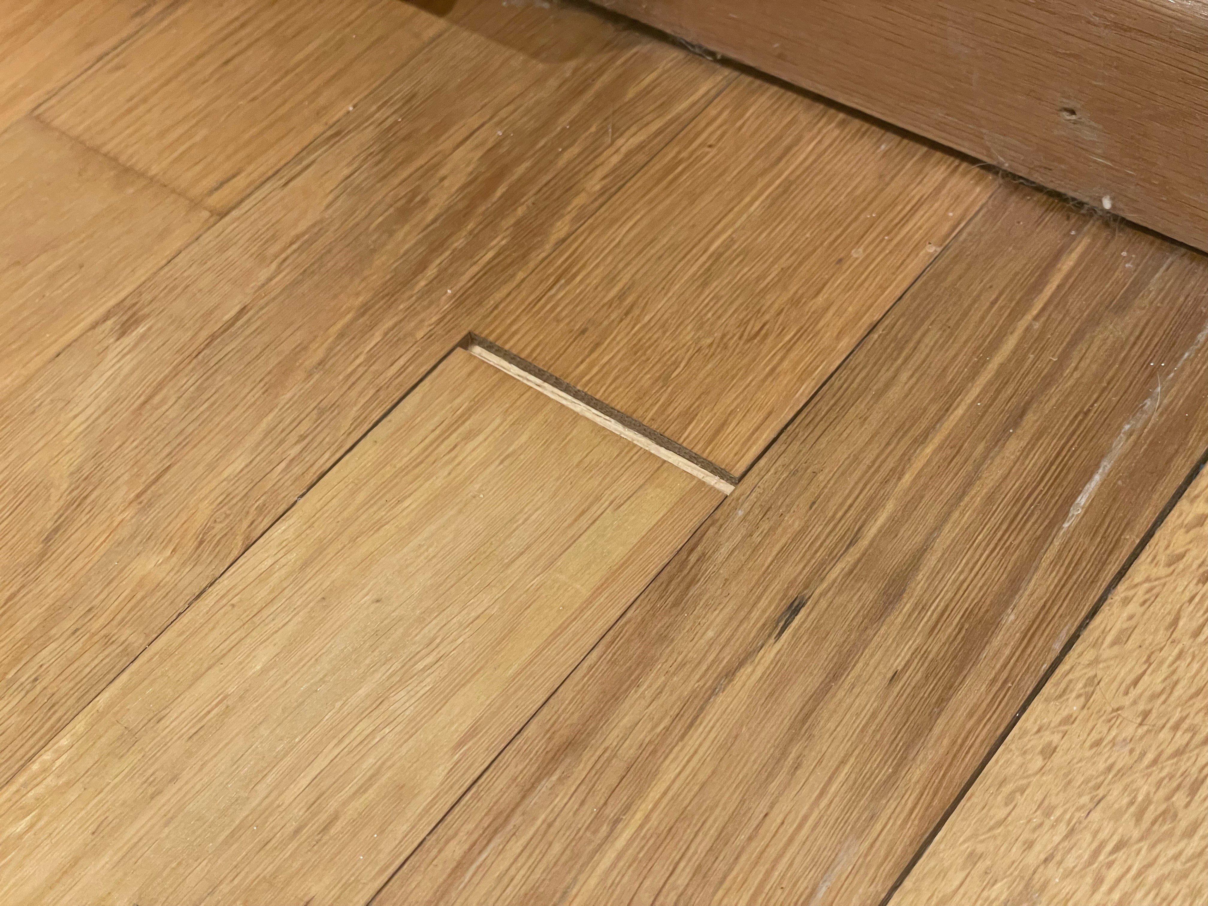 Sprekk i parkettgulv