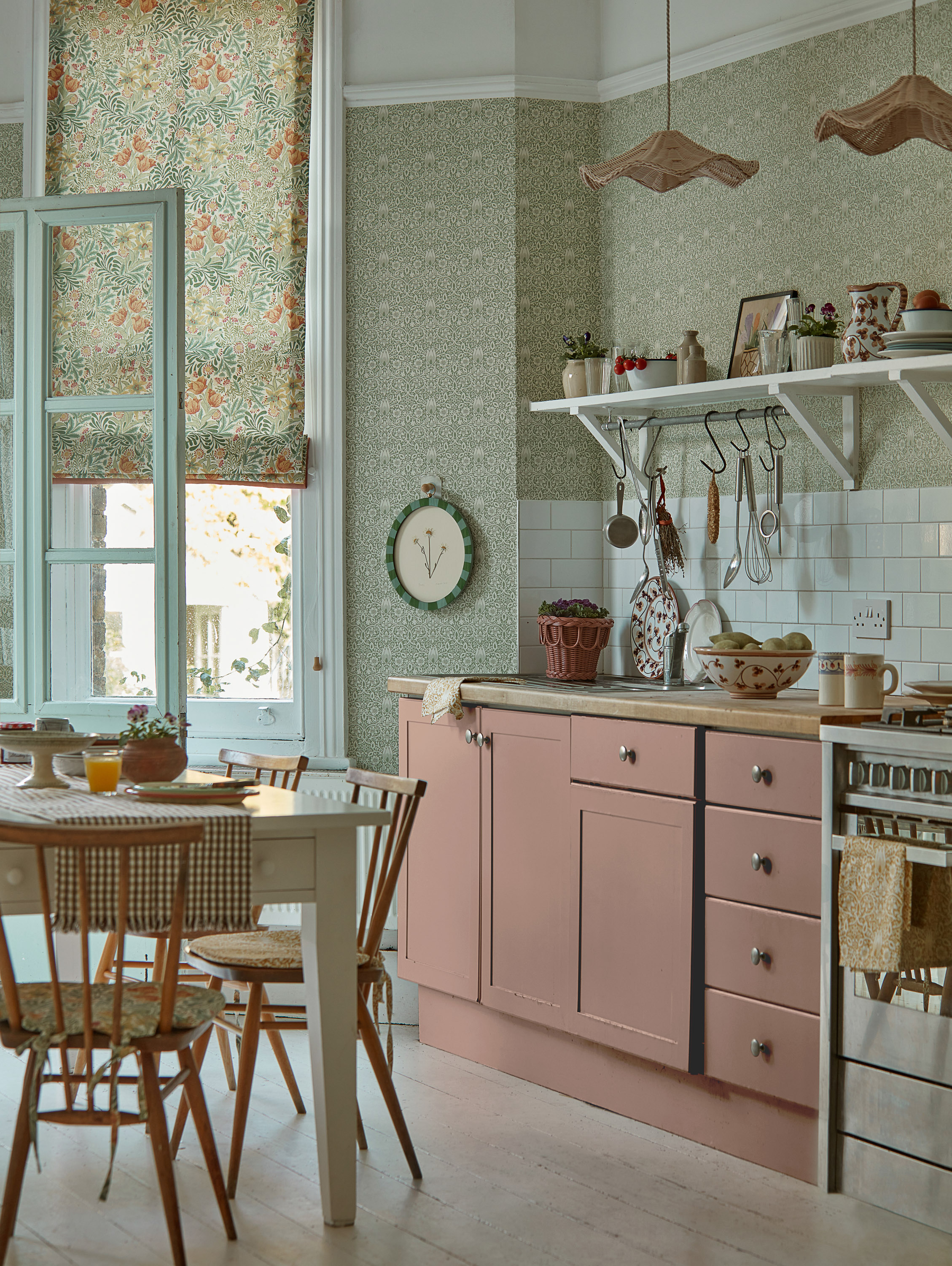 kjøkken mønstrete tapet liftgardin