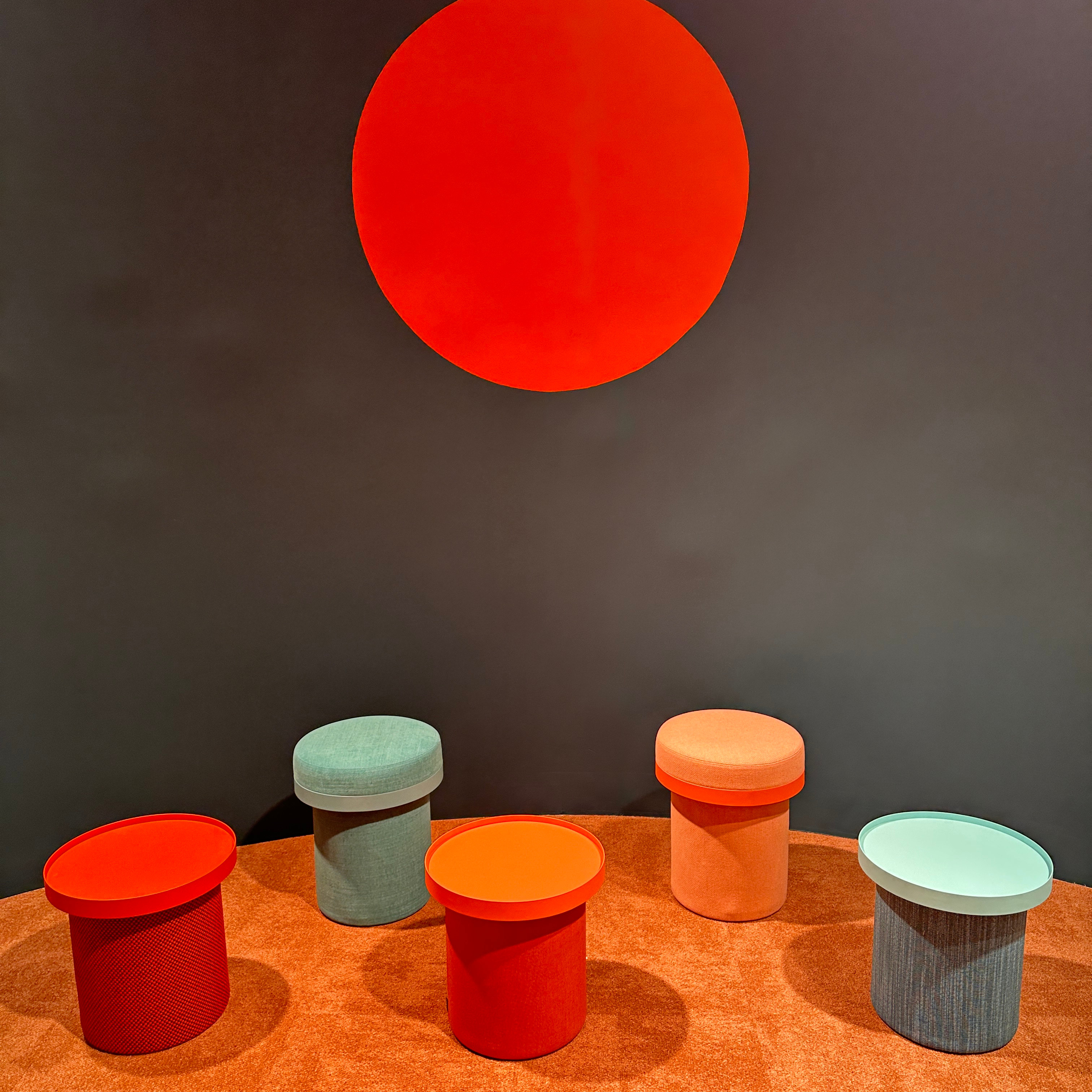 rød ring oransje gulv puffer