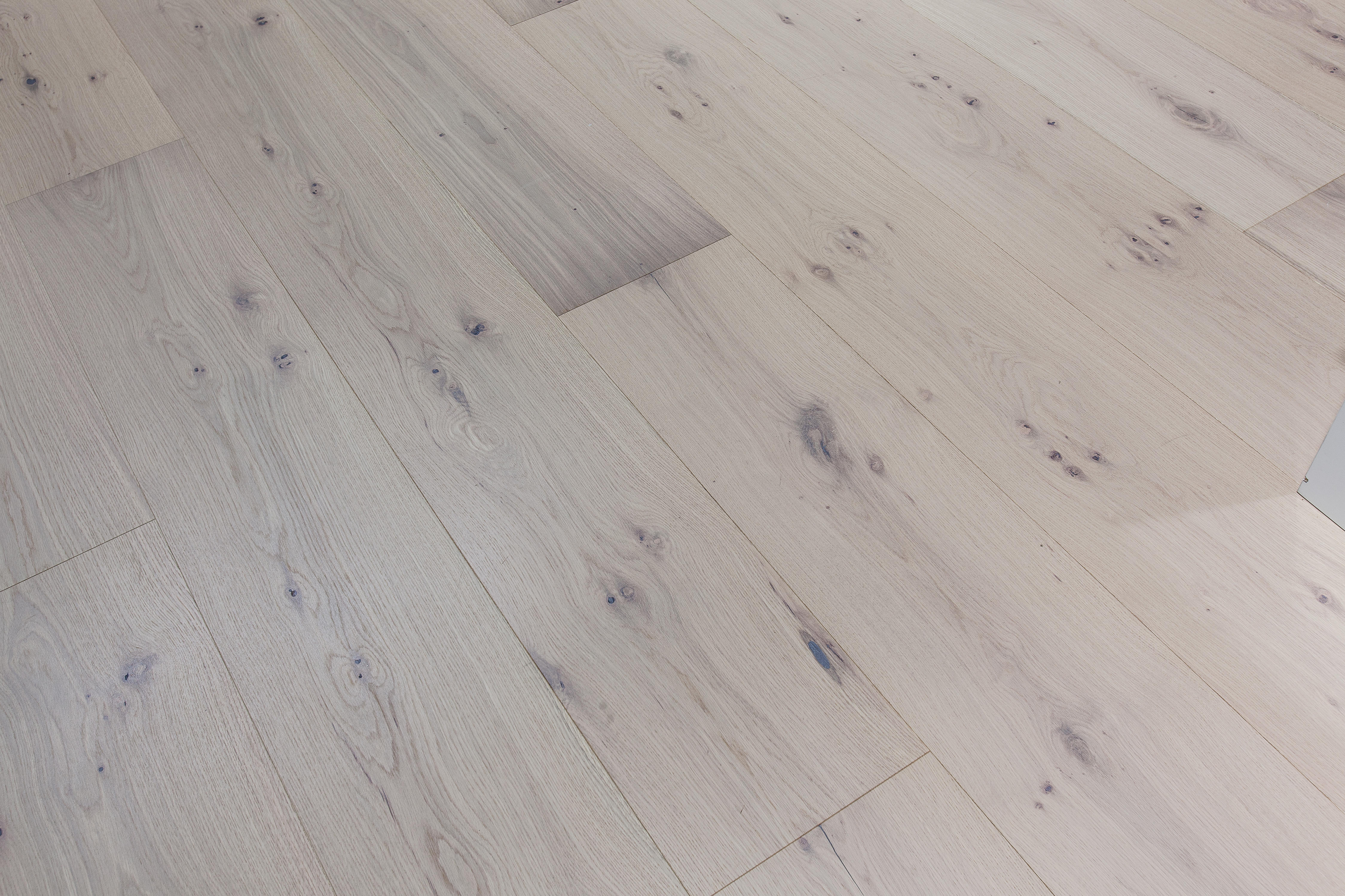 Langt og bredt på gulvet