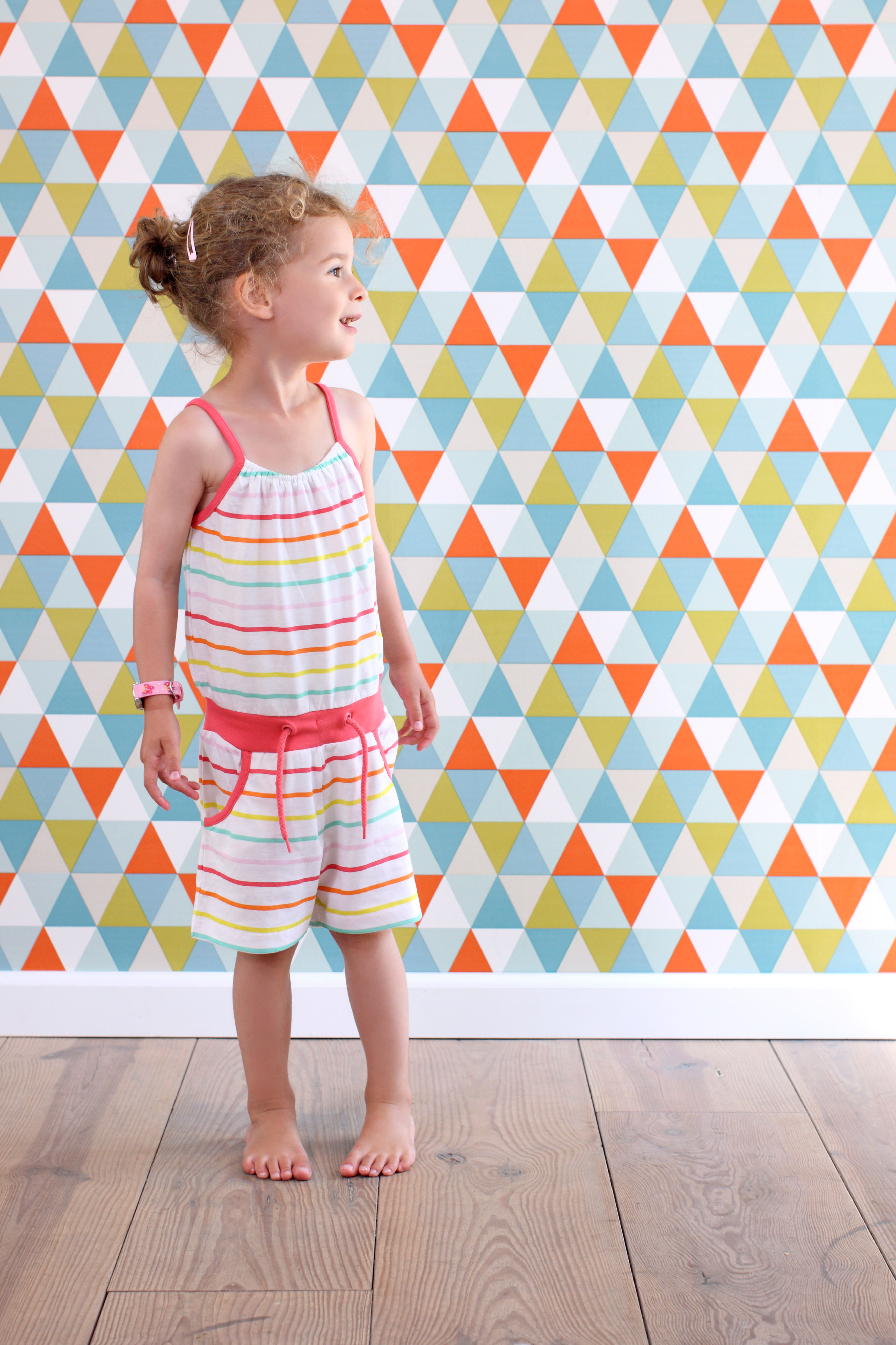 Moderne, sirkusinspirerte mønster i glade farger.