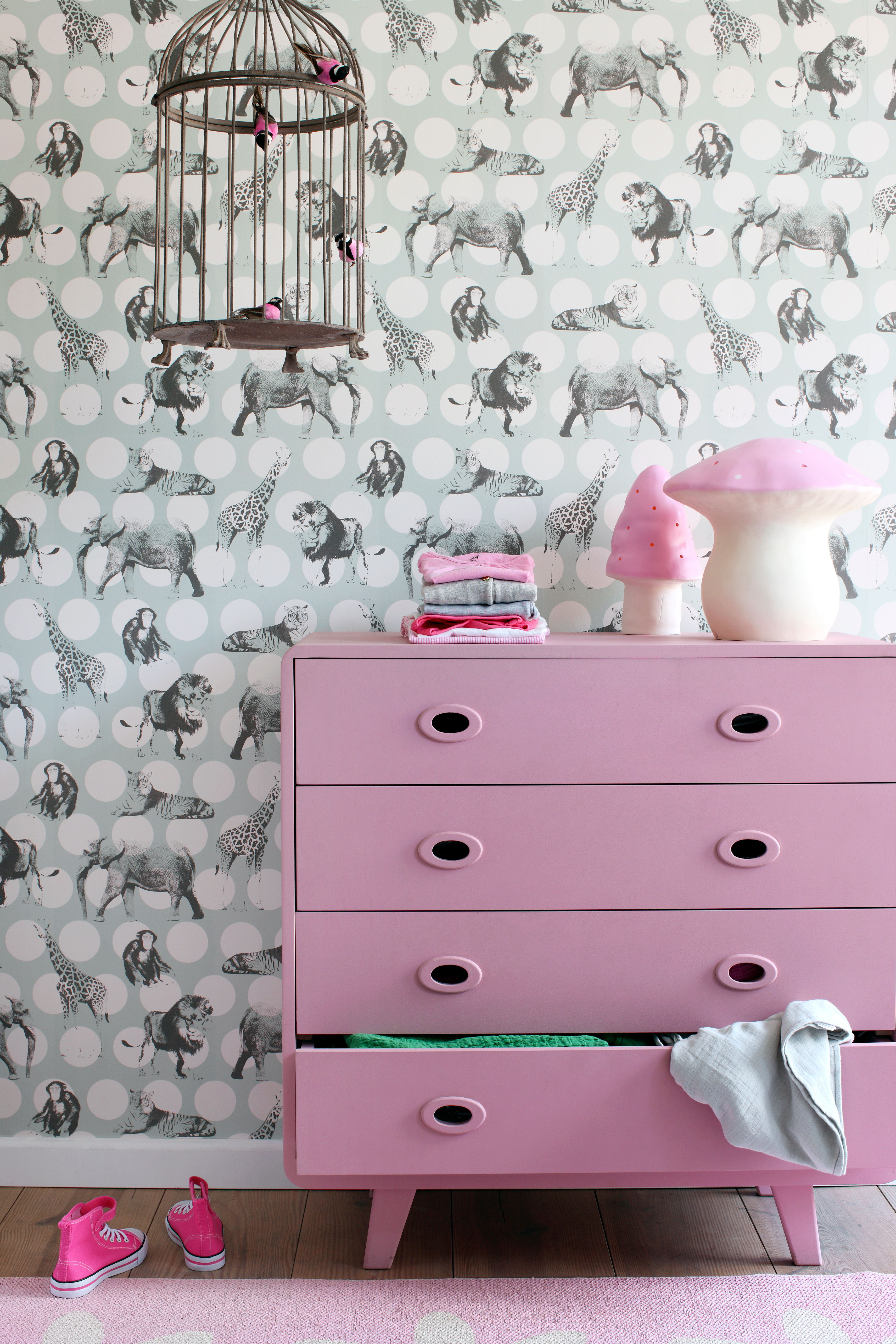 Eksotiske dyr i dempede farger.