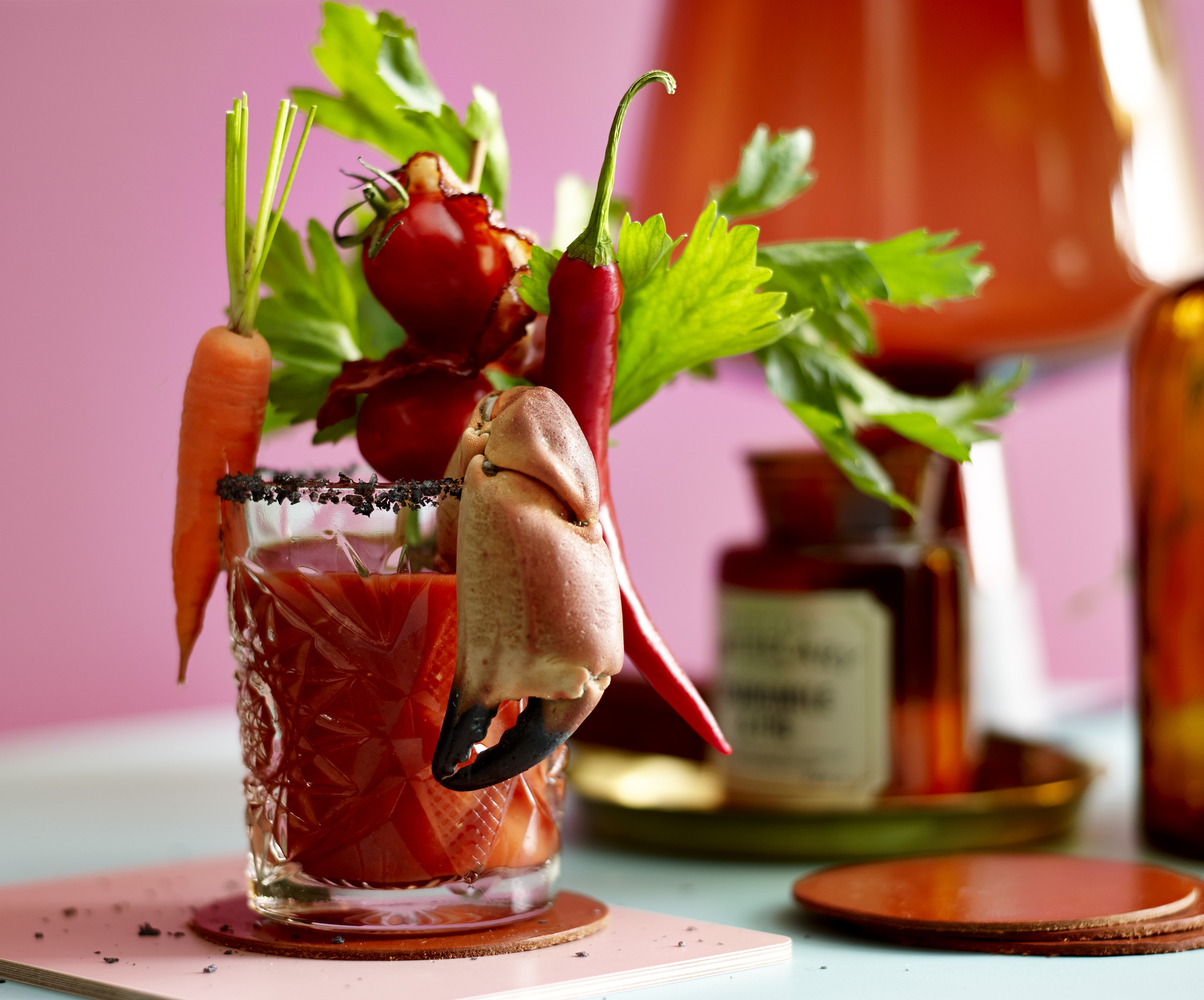 Rødt og grønt er kontrastfarger.