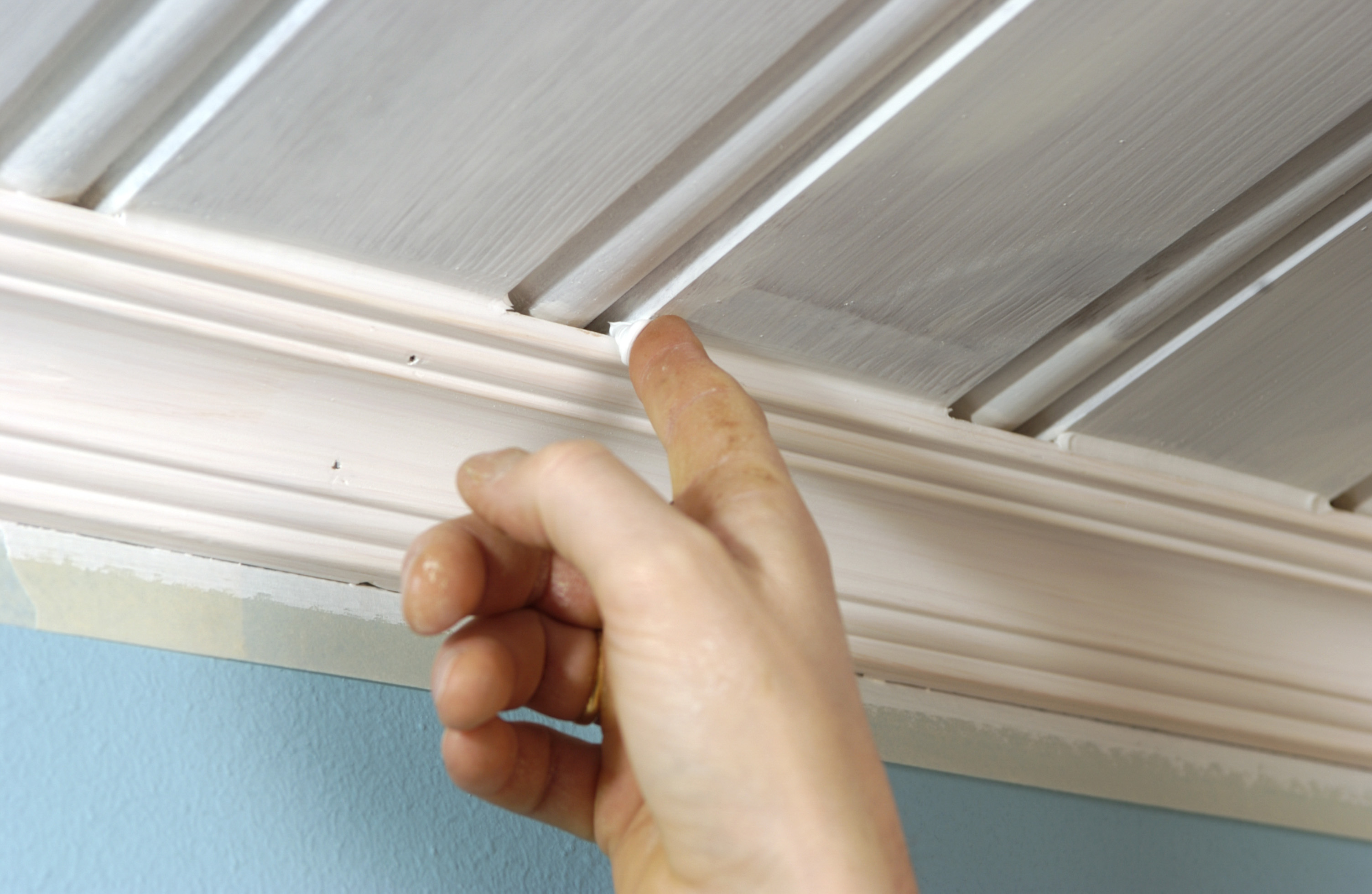 Større rom med hvite tak