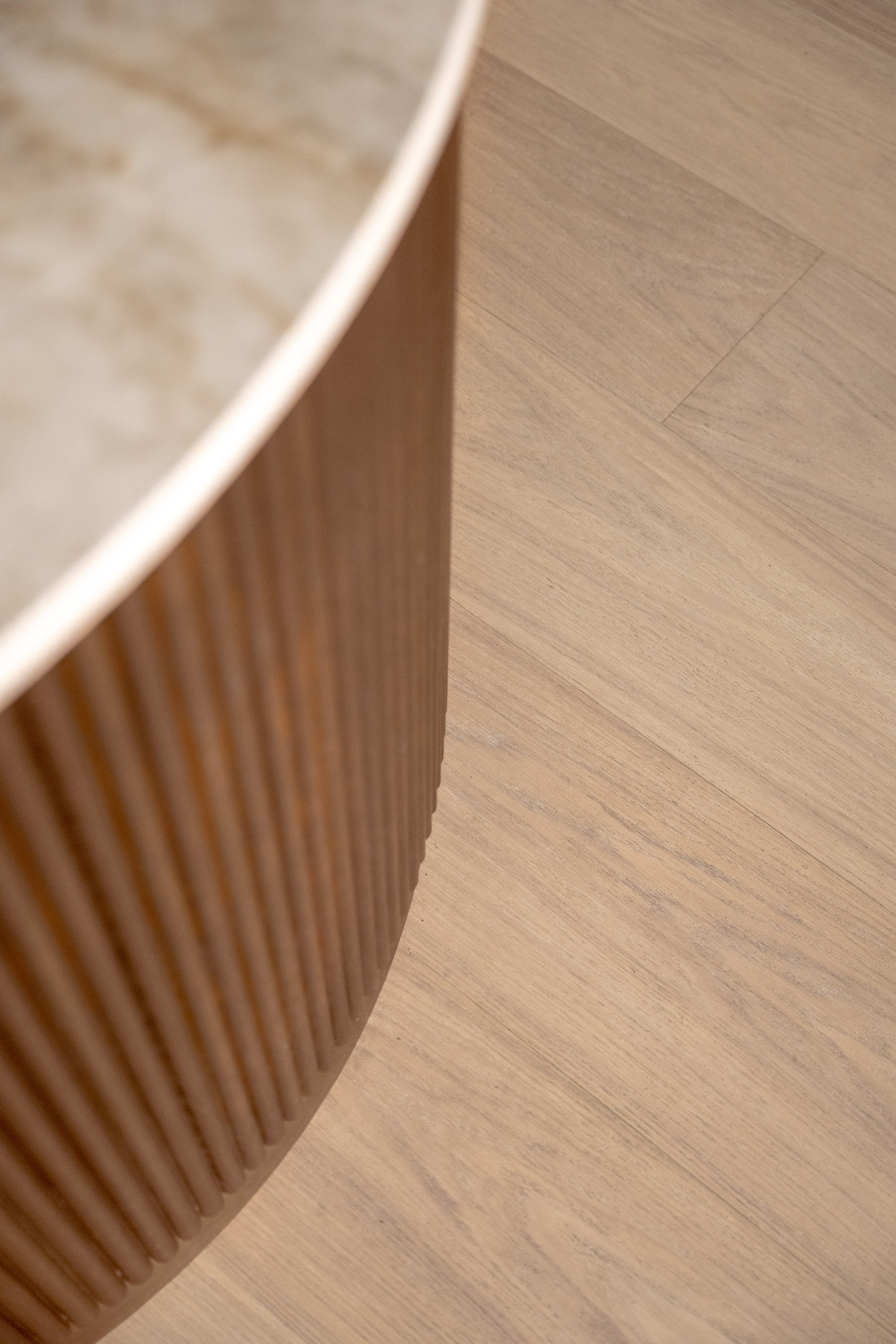 nærbilde gulv og annet treverk med striper