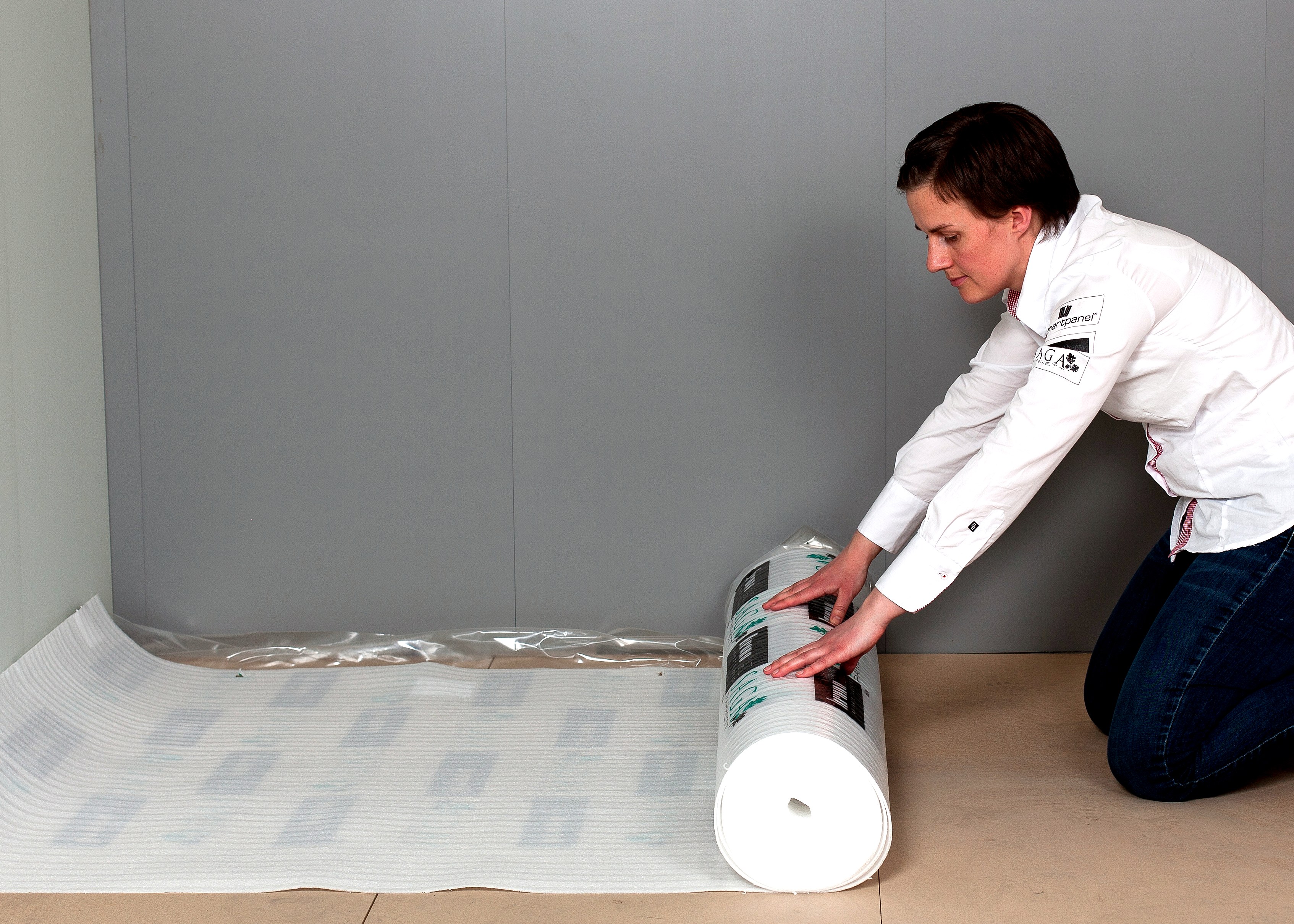 Underlagsmaterialer kan du få med og uten fuktsperre - og med og uten lyddemping.