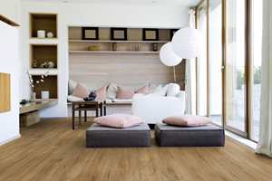 <b>ELEGANT I STUEN: </b>Den matte, pregede overflaten og god fargegjengivelse gir gulvet et meget naturtro og elegant uttrykk.