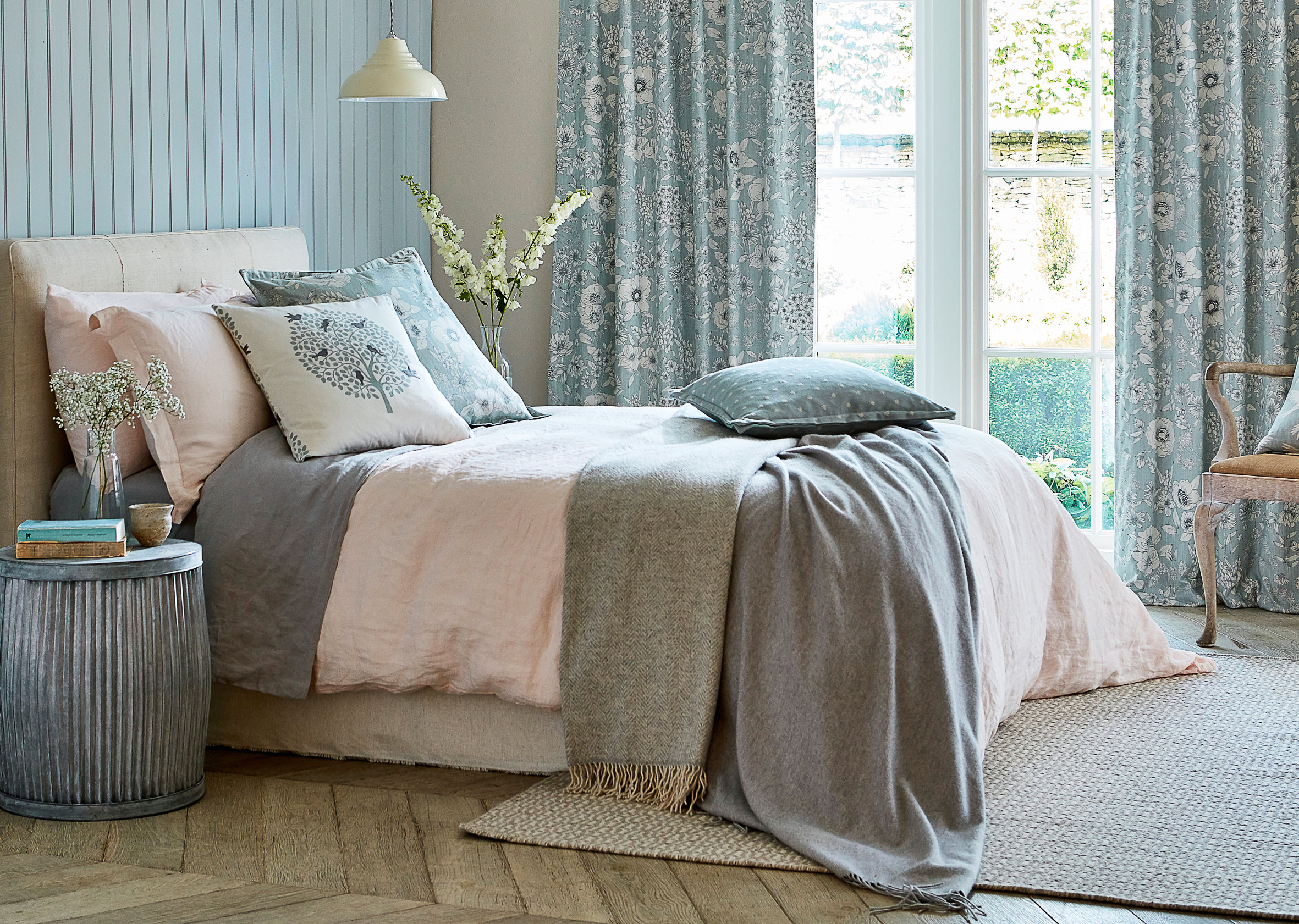 Få sving på rommet med sengeskjørt