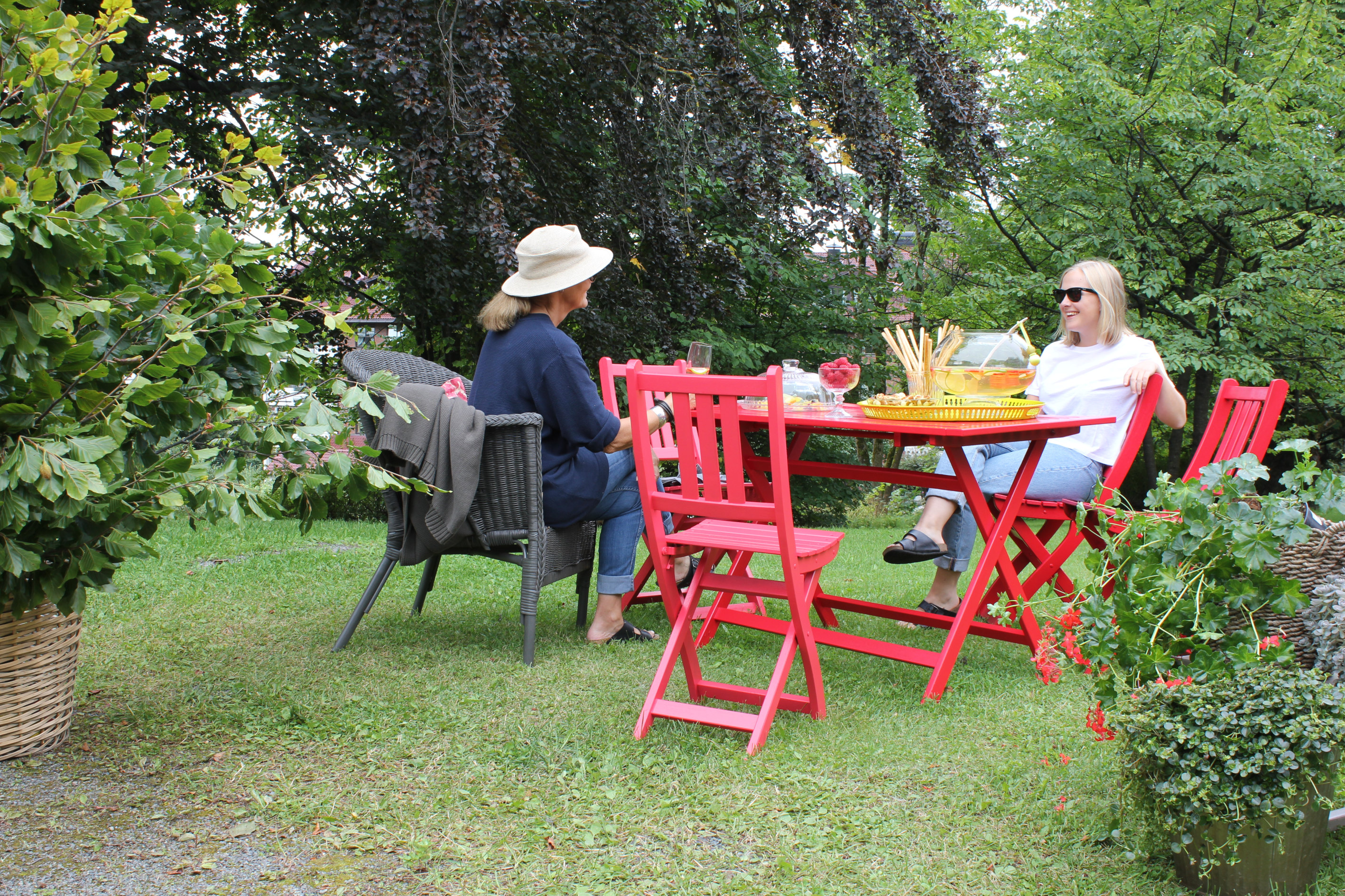 mal hagemøbler med vindusmaling 