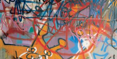 Graffiti og tagging ødelegger for millionbeløp årlig, og den ukyndiges forsøk på å fjerne skribleriene resulterer ofte i at skaden forverres. - Ta heller kontakt med en håndverker. Du bør ha litt greie på maling, ellers går det dårlig, anbefaler malermester Jens Petter Lunde.