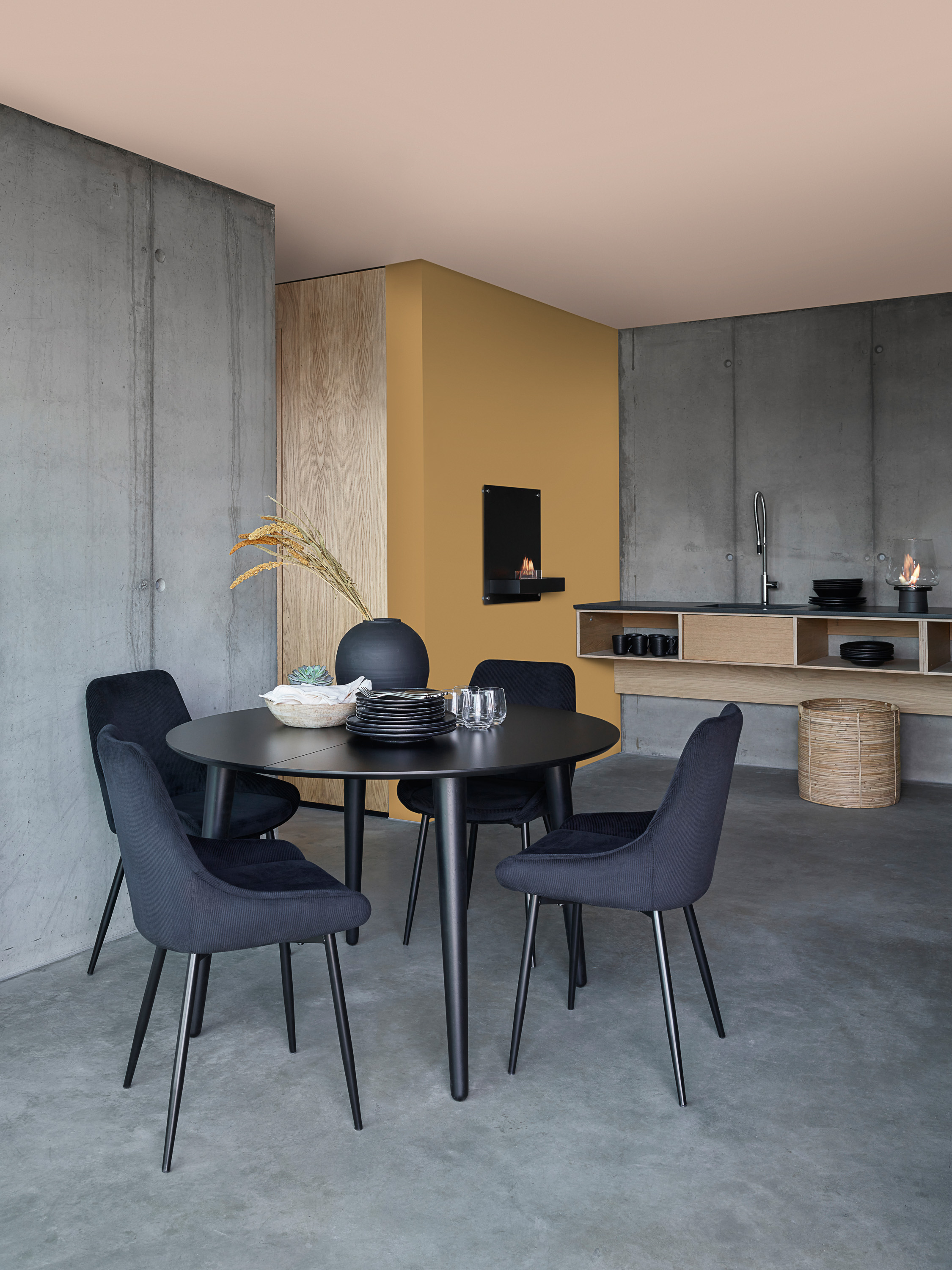 NORDISK LYSROSA OG RUSTIKK GULL