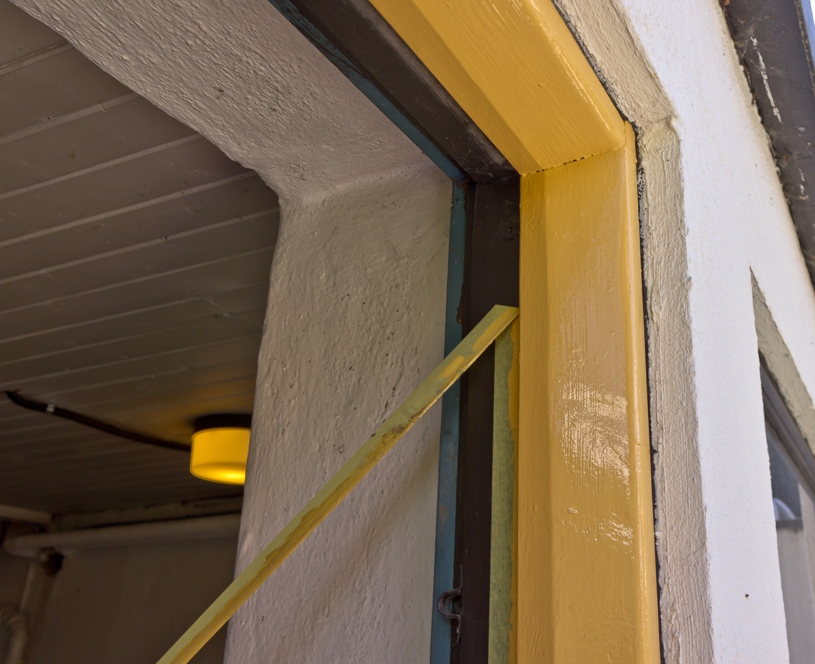 Fjern tapen straks du har malt ferdig.