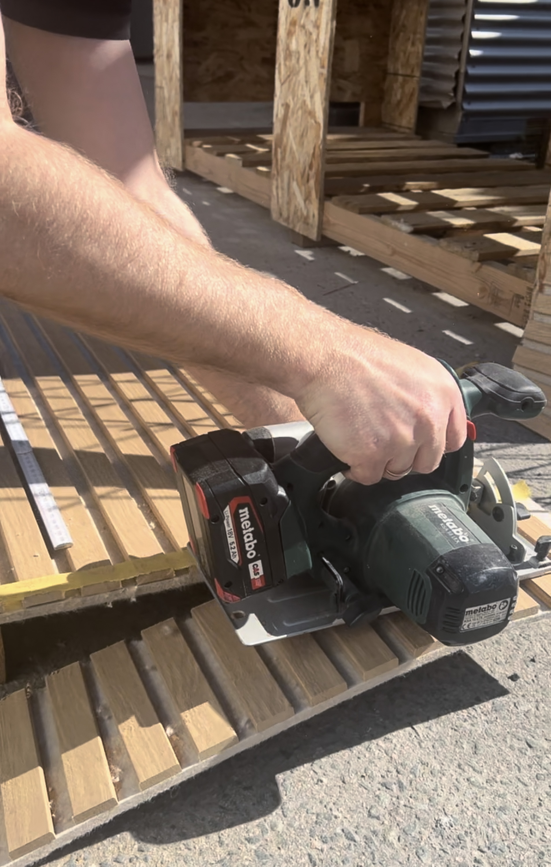 Kappe spilepanel med sag.