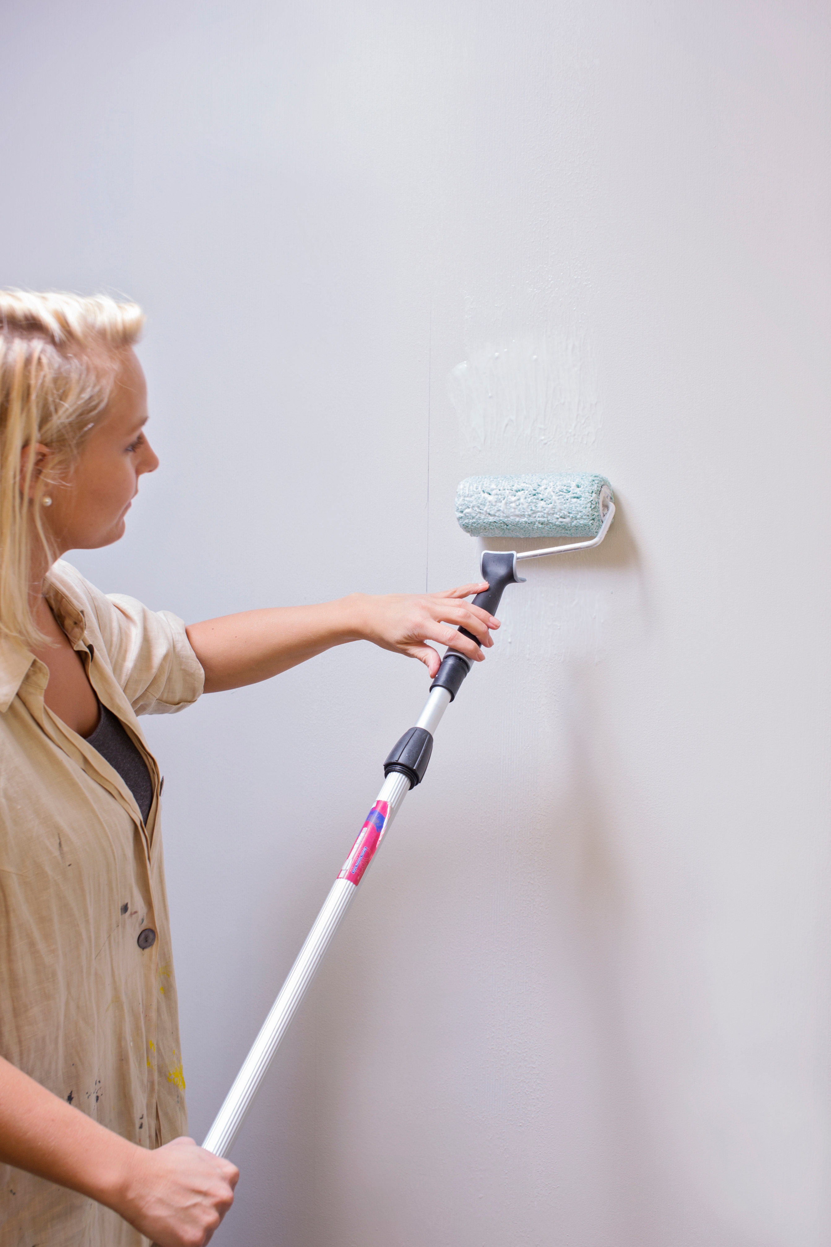 Påfør lim før tapetsering