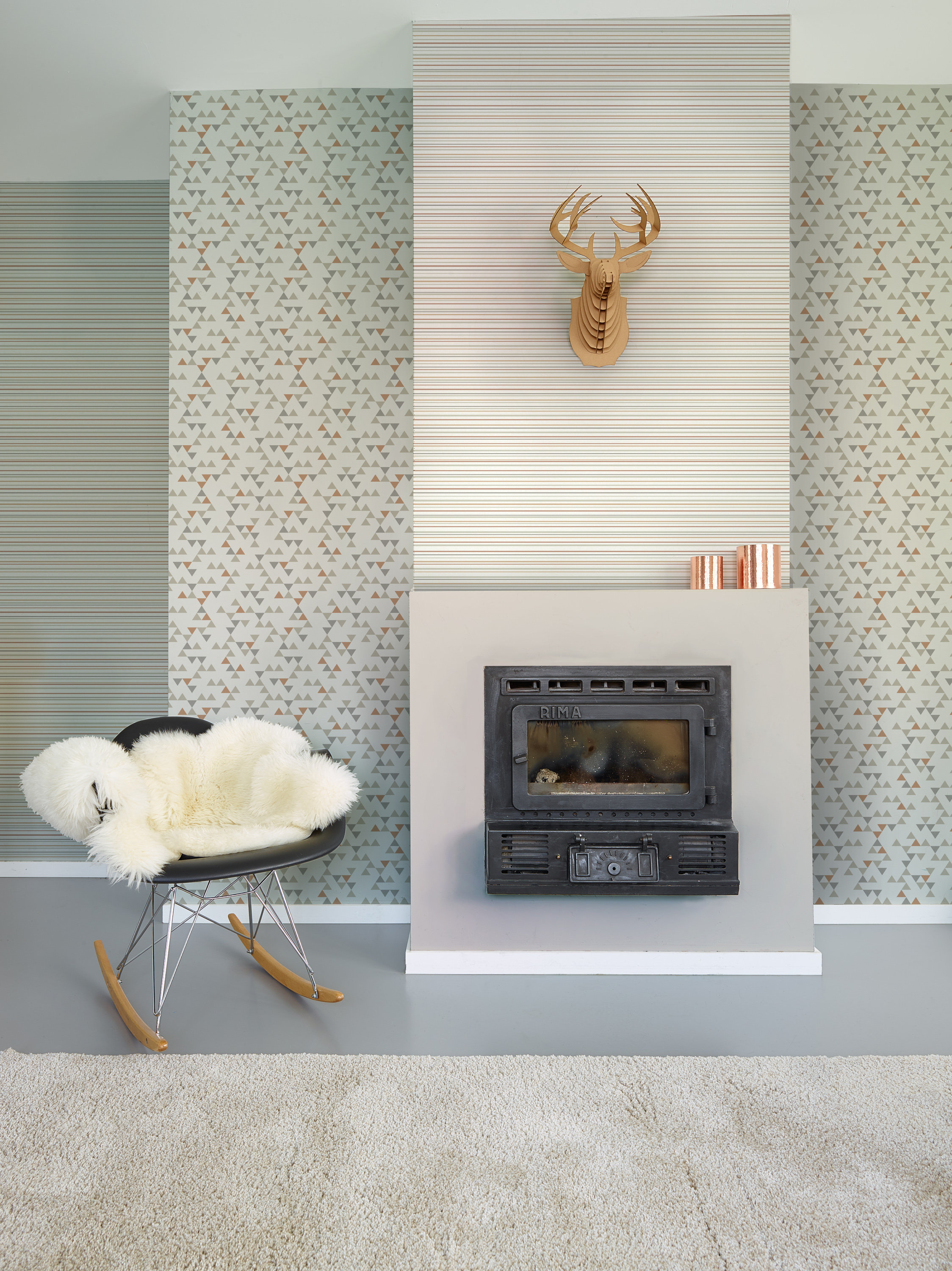 GEOMETRISK: De dempede grønntonene beholder roen selv når de overføres til ulike geometriske former. Tapetene her er fra kolleksjonen Unplugget fra Storeys.
