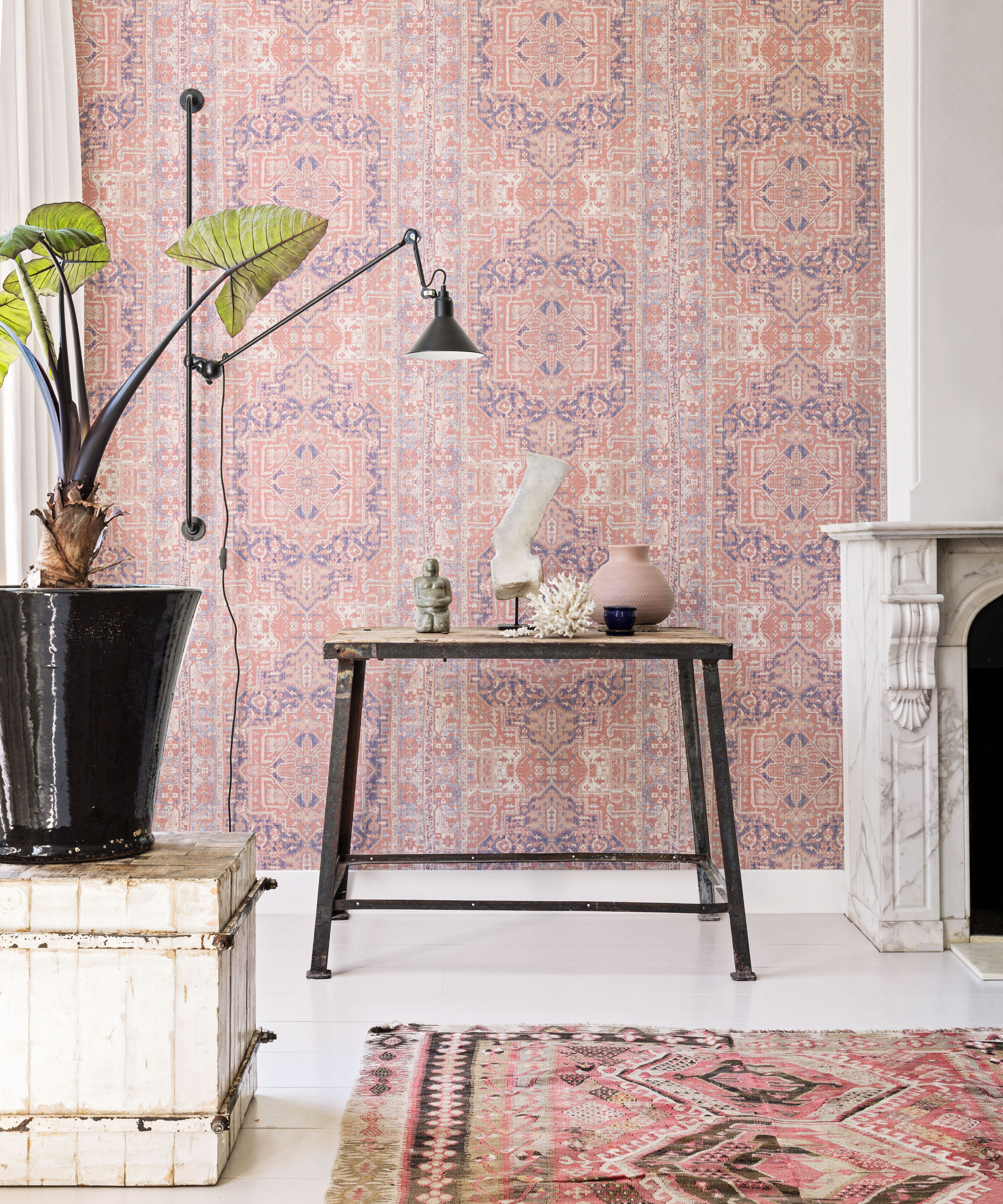 ELEMENTER: Hos tapetleverandøren Borge er det mange solmerkede tapet. Blant nyhetene finner vi Essensials Elements.