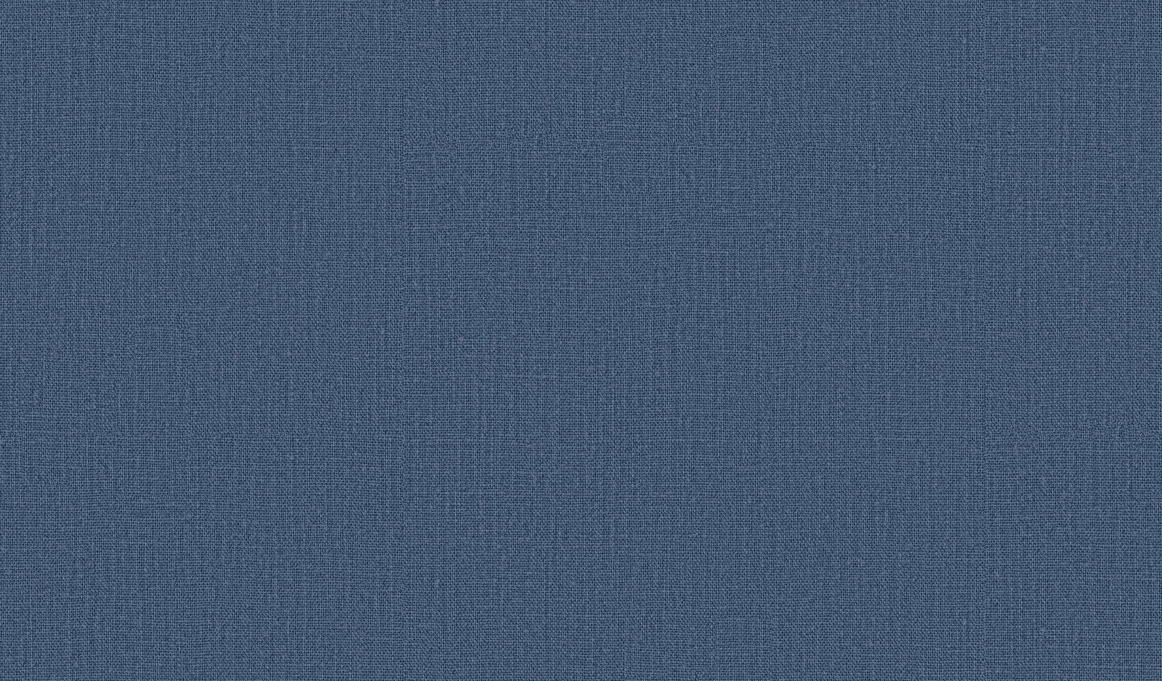 Tapet med en melert tekstiloverflate gir veggen et lunt uttrykk. Dette er fra kolleksjonen Anthologie fra Fantasi Interiør.