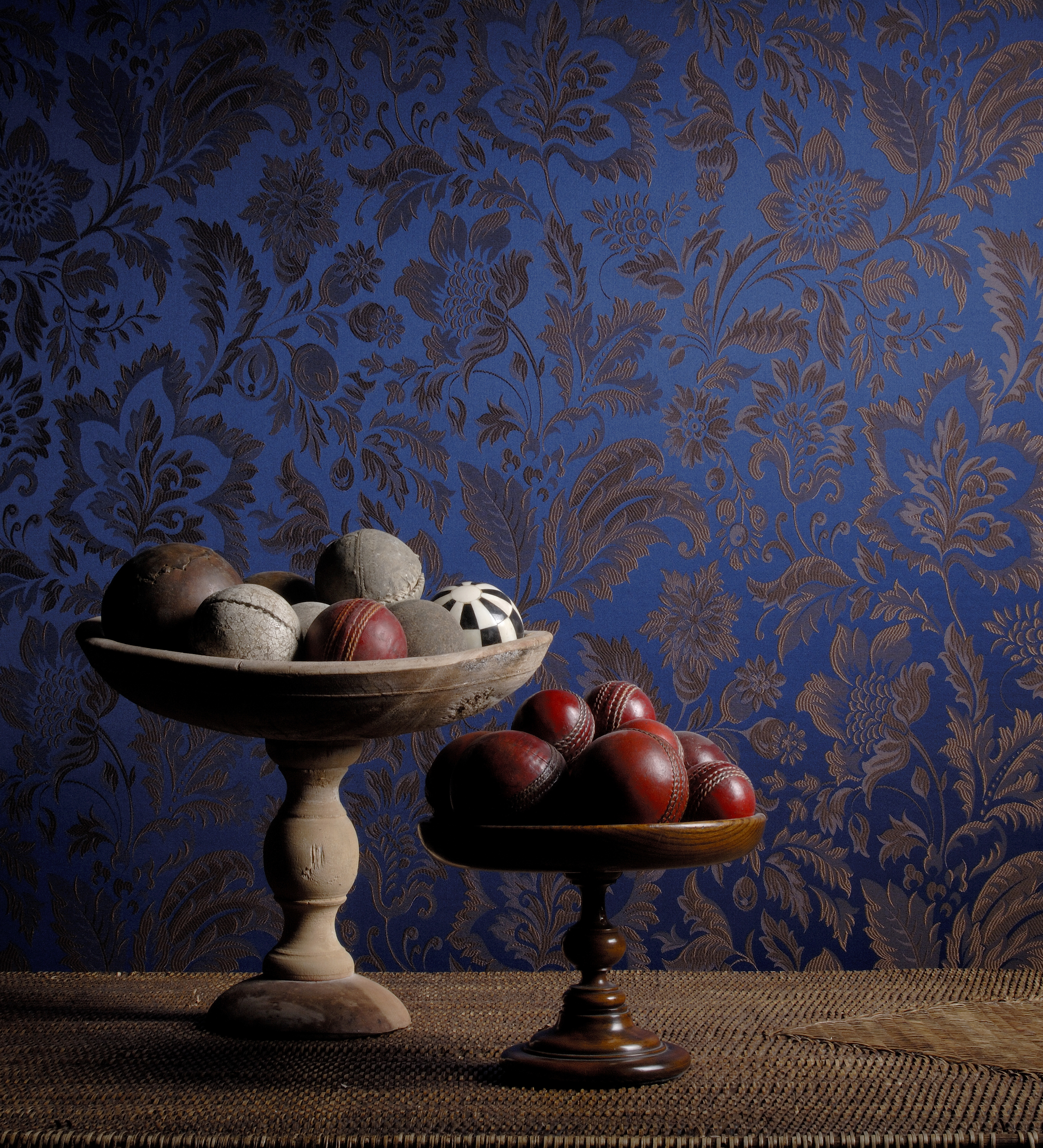 blått tapet med treskål