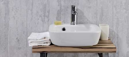 Våtromstapet er et godt og rimelig alternativ til fliser på bad, vaskerom og toaletter. De finnes i mange flotte design for bruk der vannet ikke står direkte på veggen. Nå kommer noen varianter også med innebygget membran.