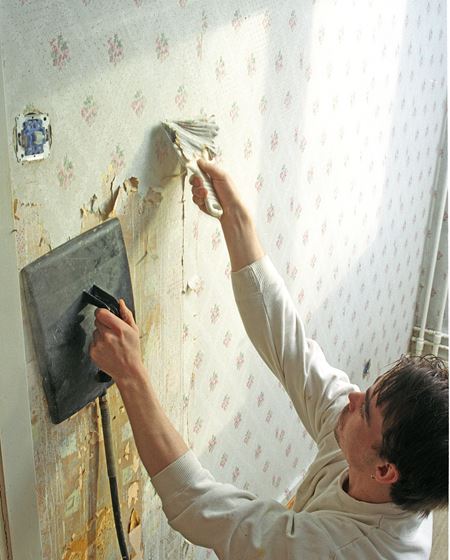 Ved hjelp av damp slipper som regel tapetet veggen lettere.