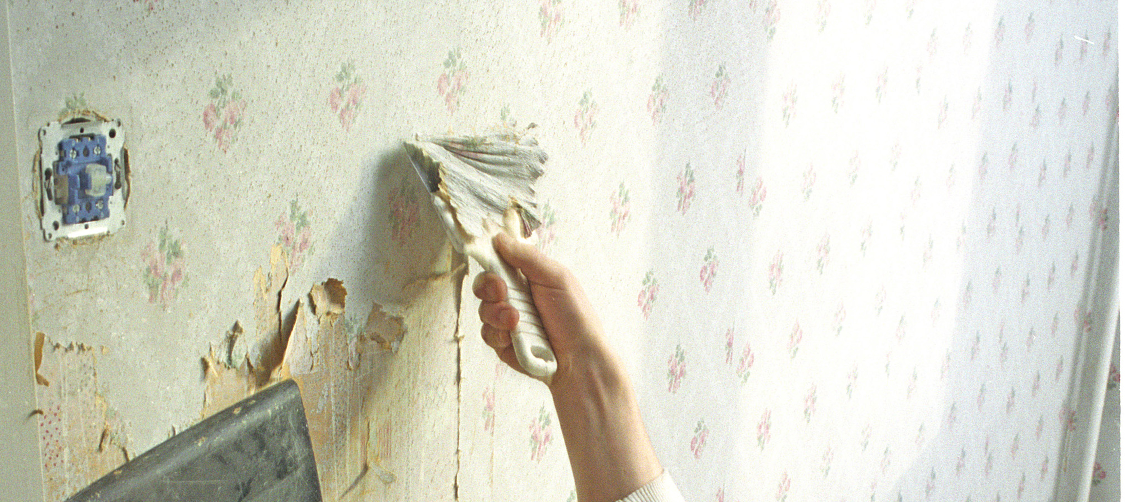 Hvordan fjerne gammelt tapet?