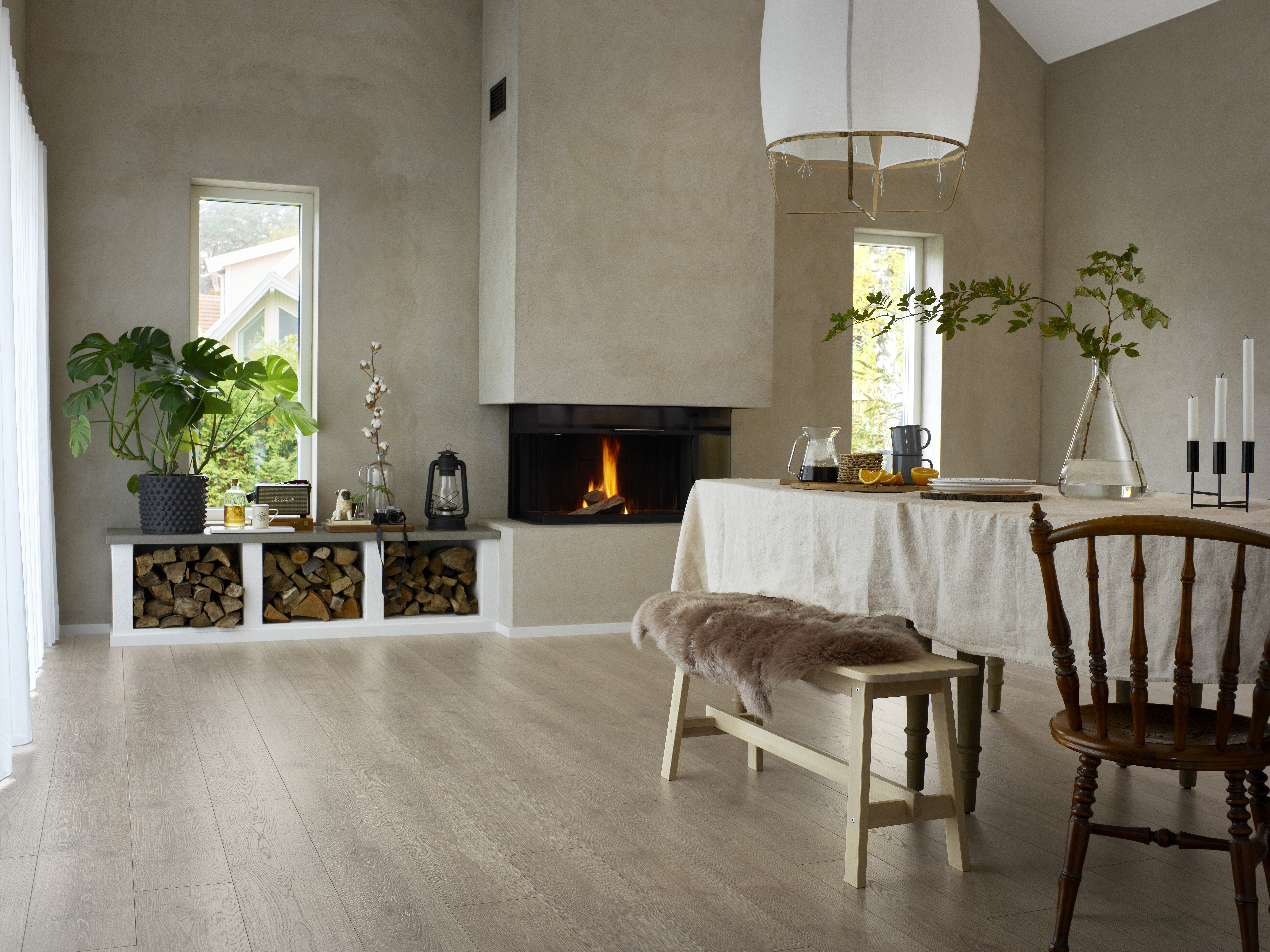 Spisestue av naturlige materialer