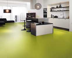 En lyst eplegrønn farge kler også rommet. <br/><a href='https://www.ifi.no//vag-a-bekjenne-farge-ogsa-pa-gulvet'>Klikk her for å åpne artikkelen: Våg å bekjenne farge - også på gulvet</a><br/>Foto: 