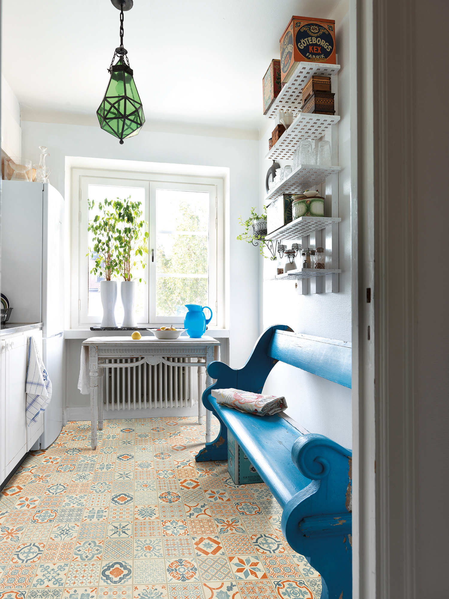 Designalternativene du får med klikkvinyl er svært mange. Ønsker du at gulvet skal se ut som tre, sten eller marokkanske fliser? Med klikkvinyl kan du få det meste. Her er Starfloor Click fra Tarkett.