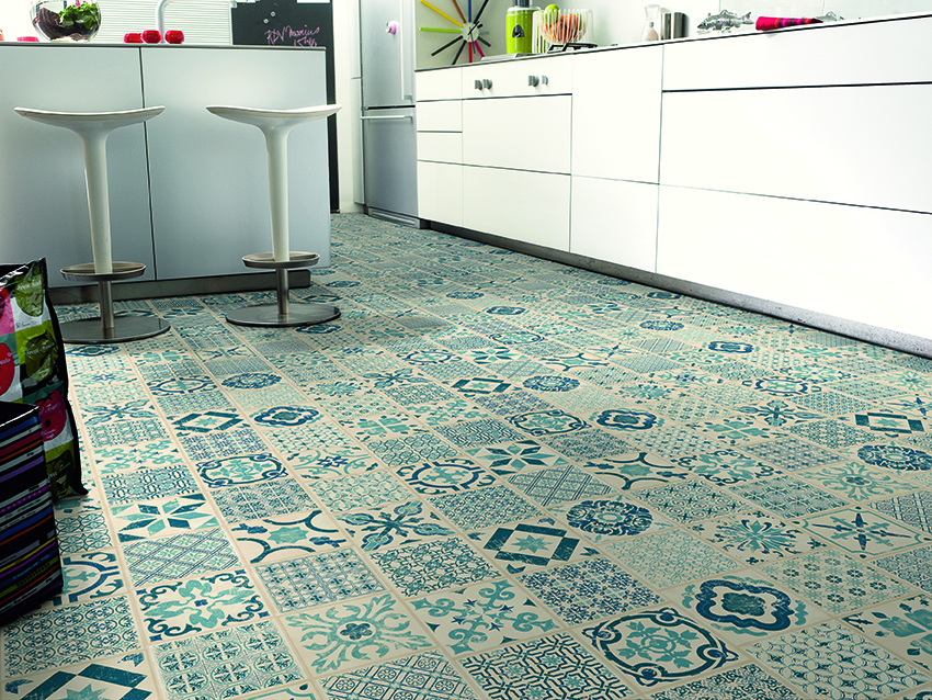 Klikkvinyl med utseende som marokkansk flis er blant årets nyheter fra Tarkett.