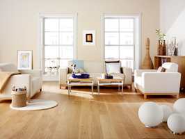 Siden gulvet er den største og mest belyste overflaten i rommet, bør du ta hensyn til denne ved valg av farger på andre flater. 