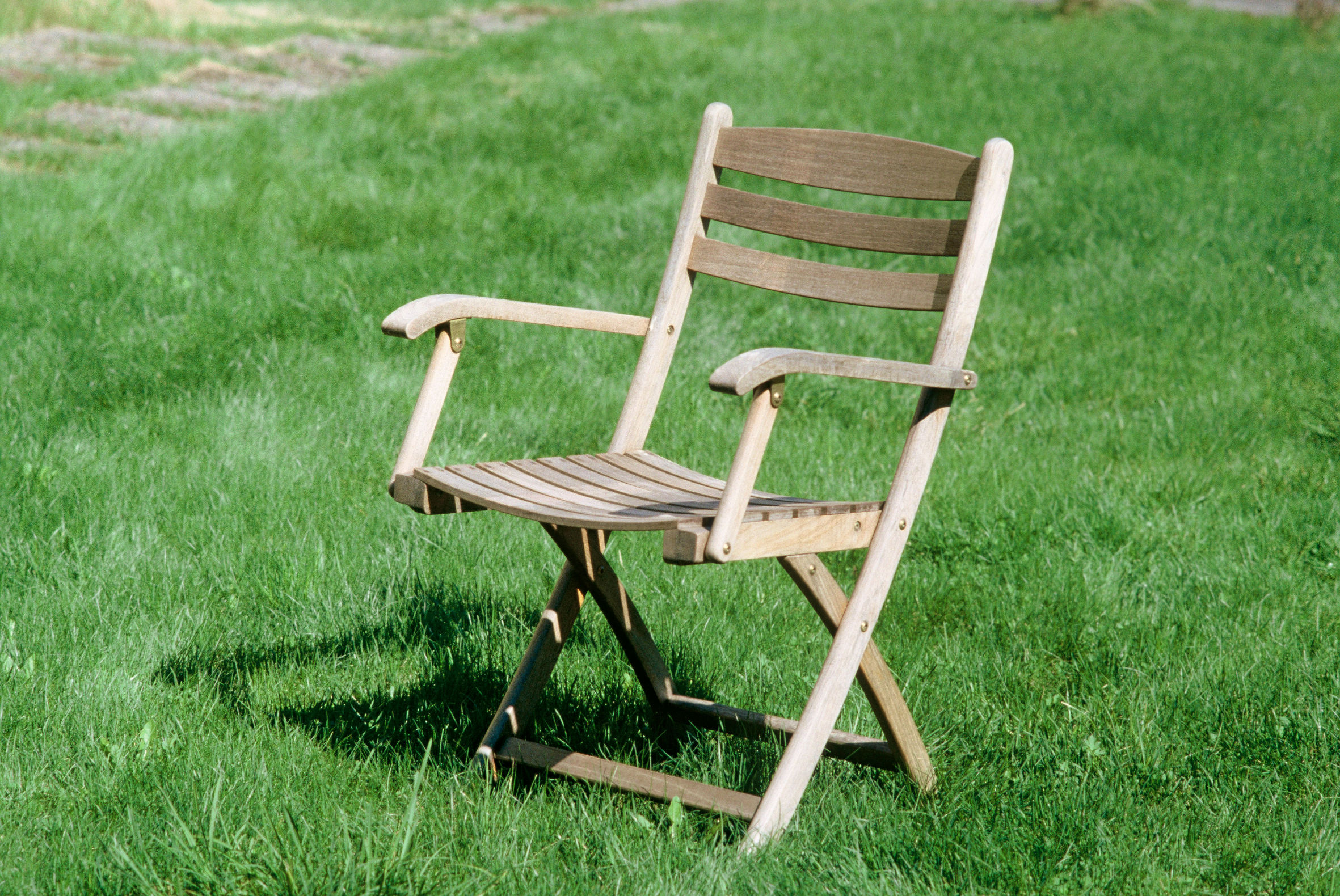 Vær, vind og sollys sliter på møblene.