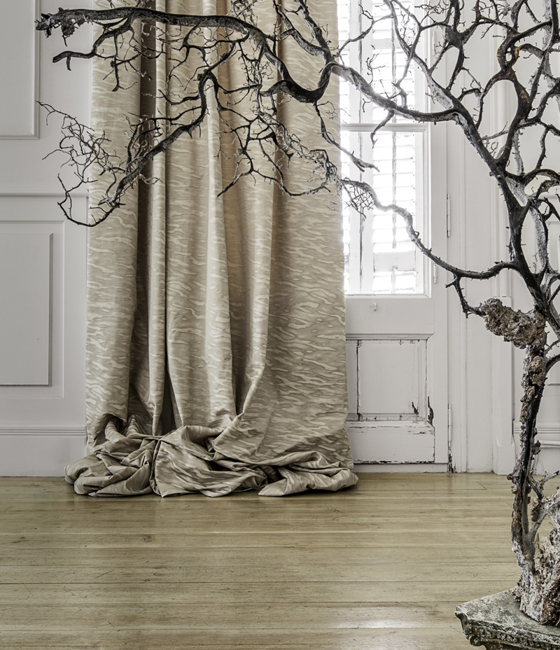 Lyse rom oppleves ekstra kjølige i vinterkulda. Det kan kompenseres med en «foss» av tekstiler.