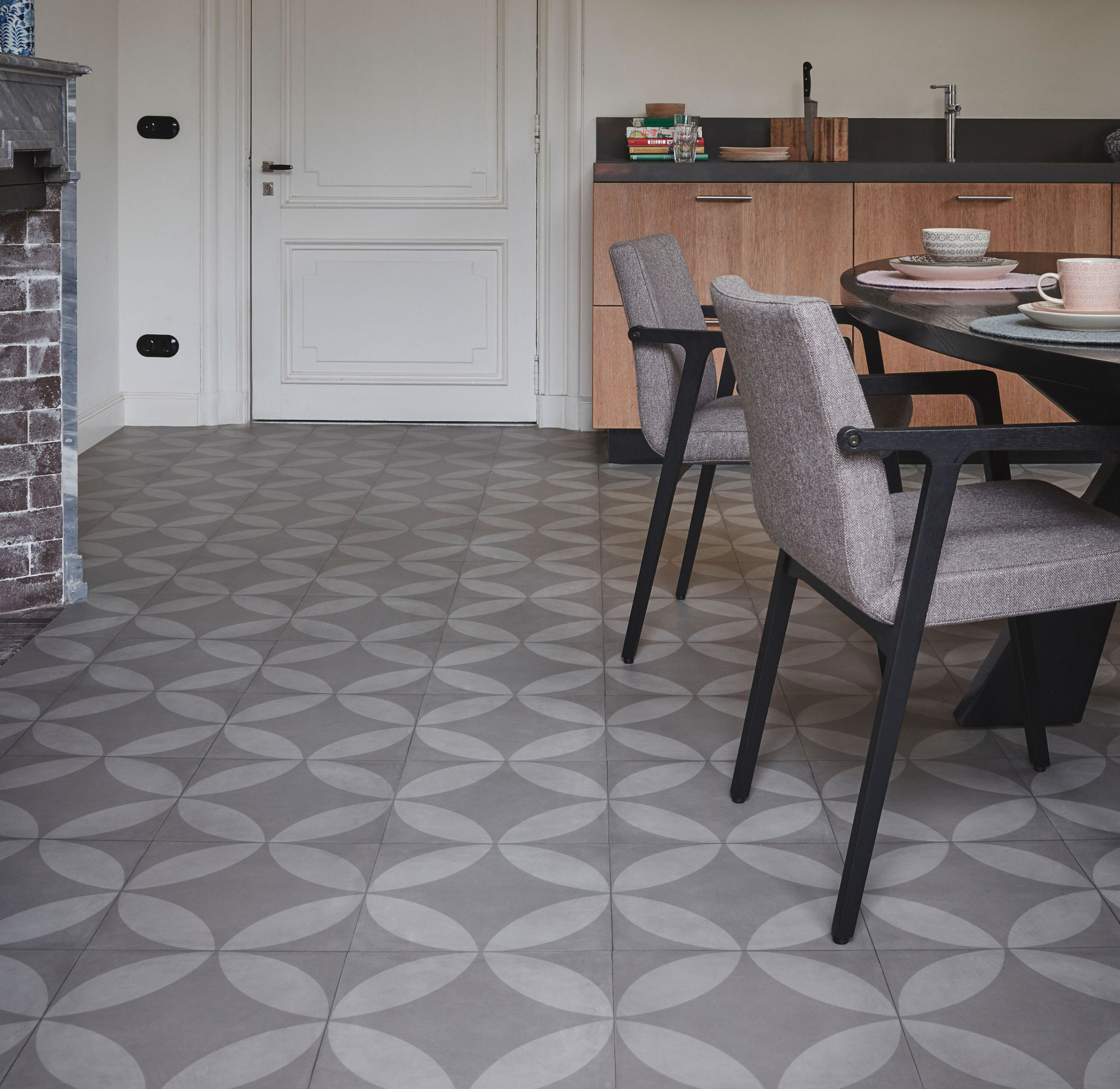 TENKER NYTT: Flere velger &aring; kj&oslash;re litt utradisjonelt p&aring; kj&oslash;kkenet, og vinyl i ulike m&oslash;nster er pop. (Foto: Tarkett)