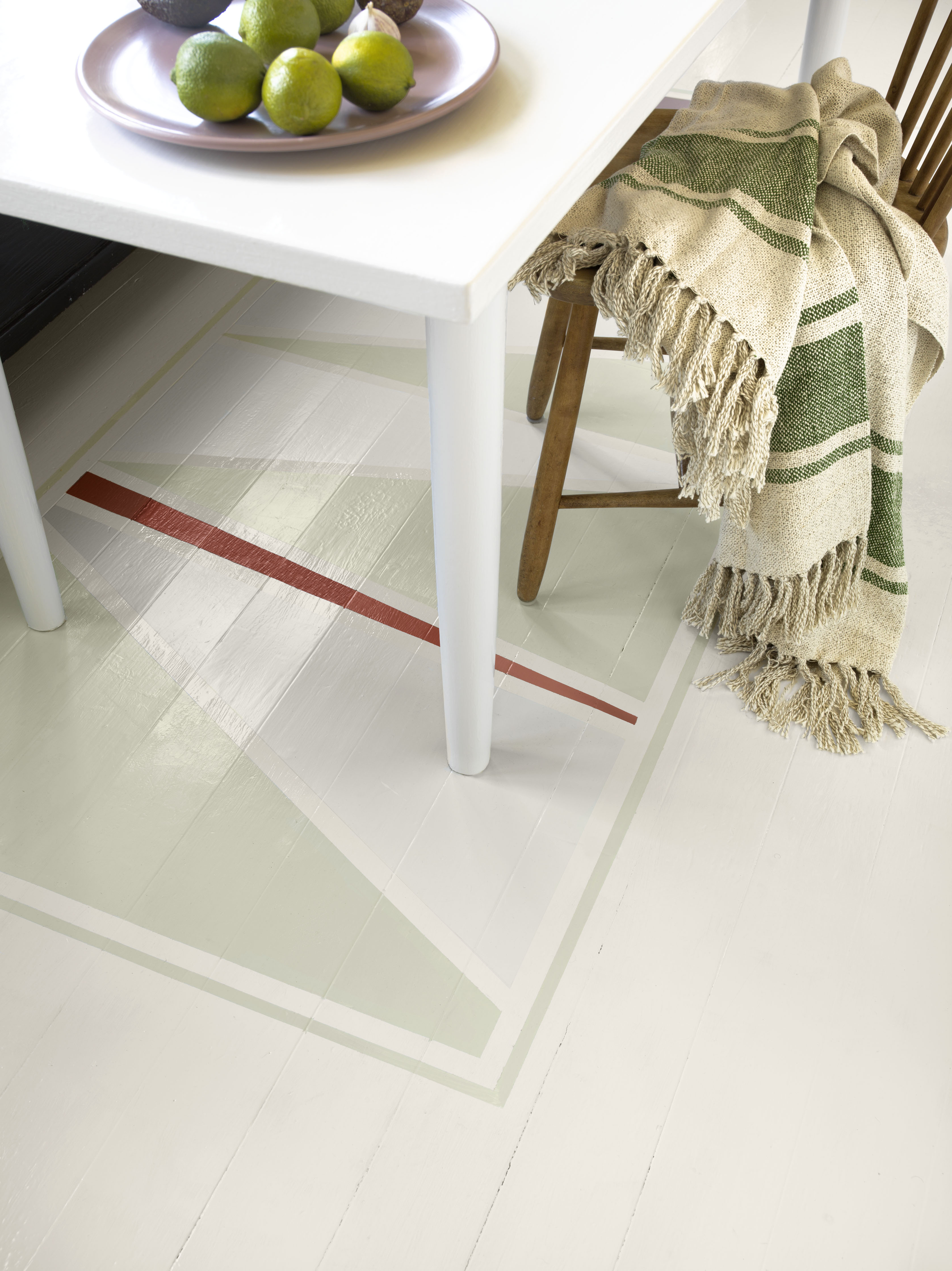 Male teppe på gulvet